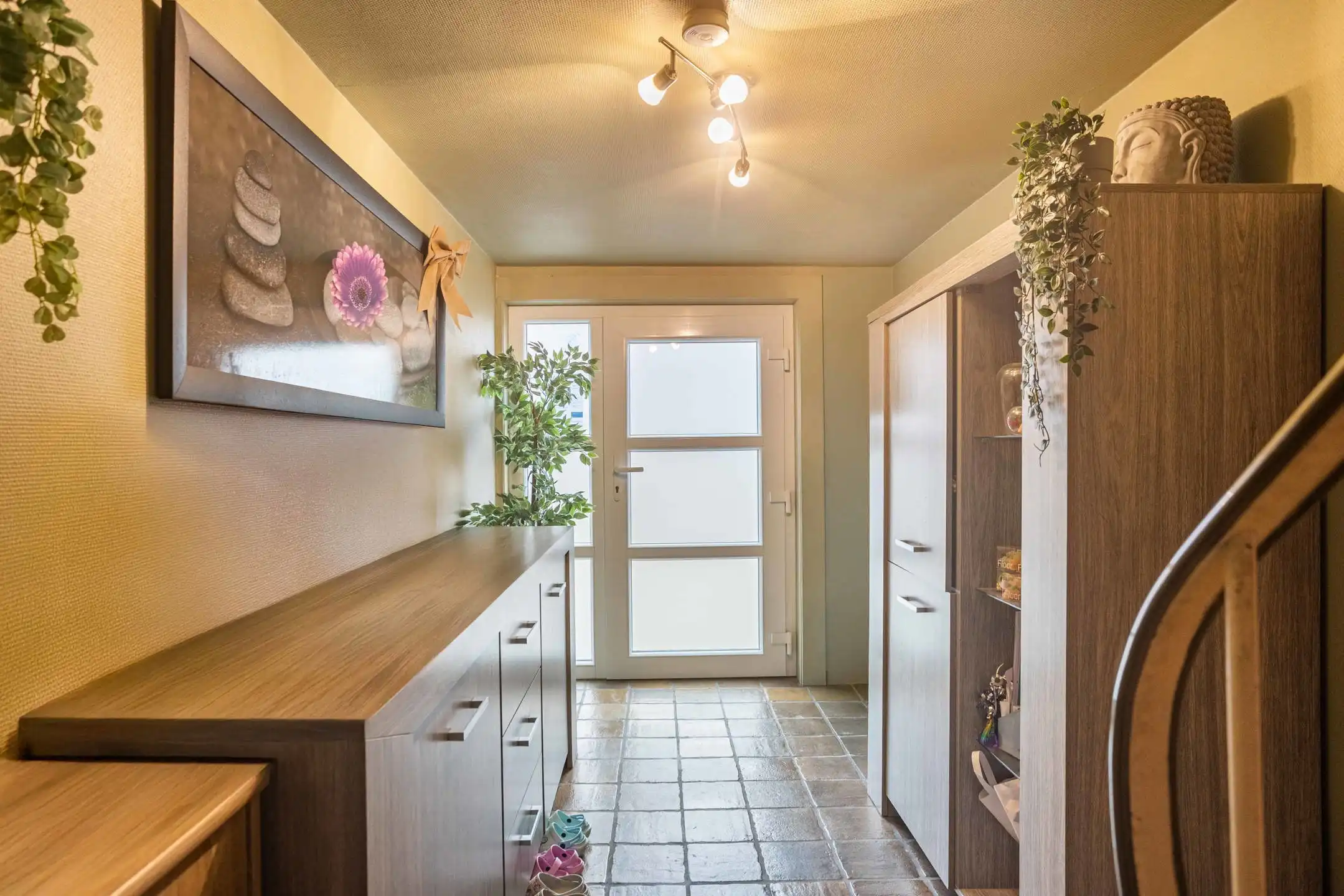 Ruime, statige woning met garage & tuin op aangename locatie foto 2