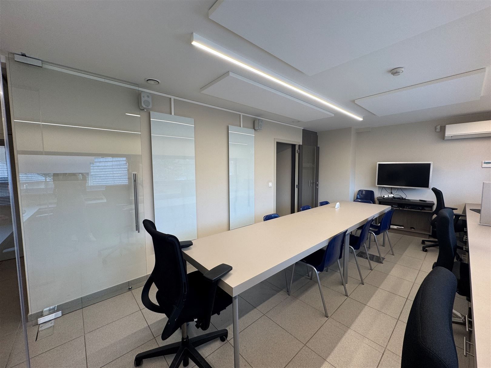 Uniek kantoorgebouw met duplex appartement te koop foto 5