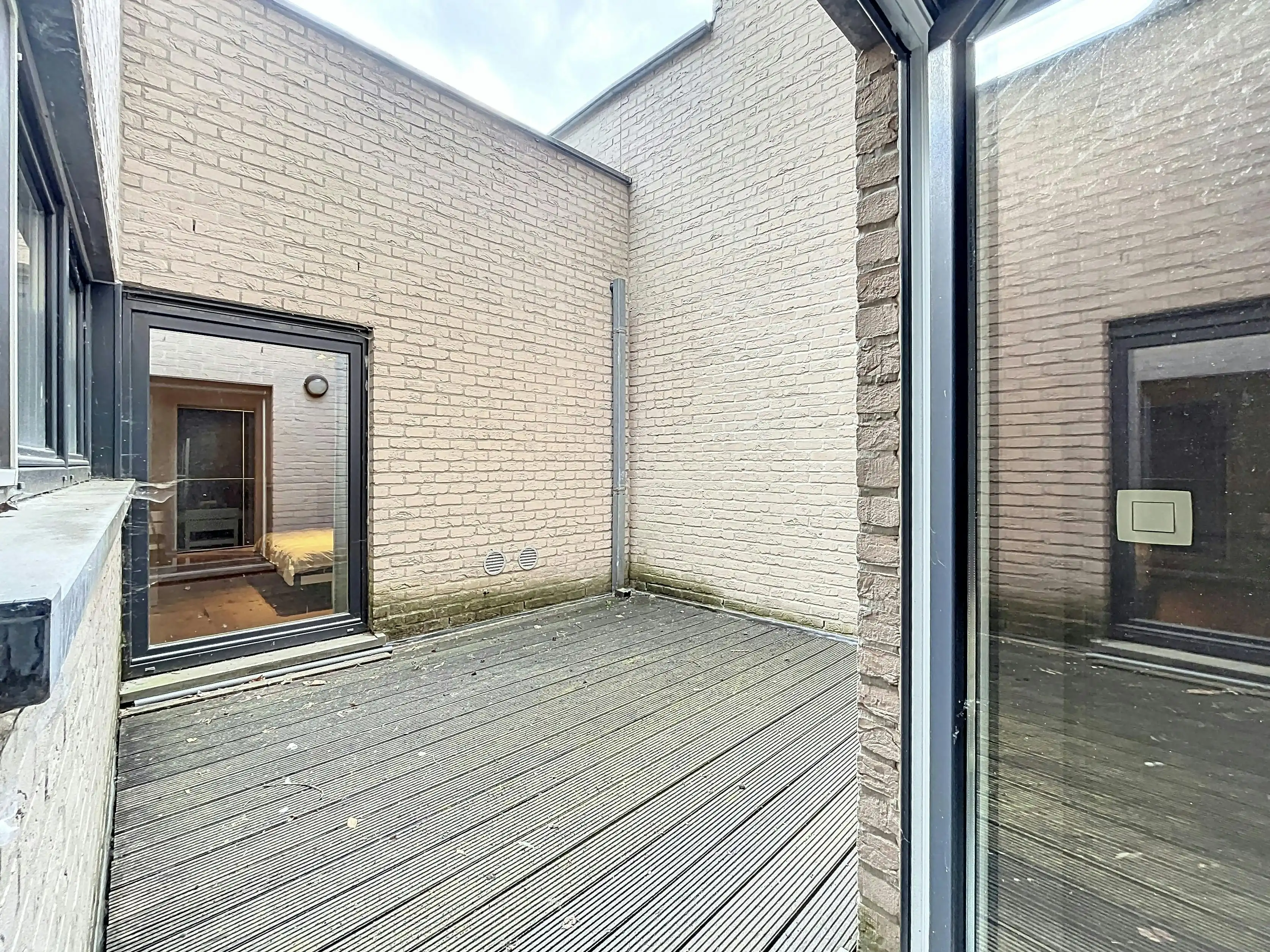 Instapklaar ruim appartement te koop aan de Markt in Eeklo  foto 15