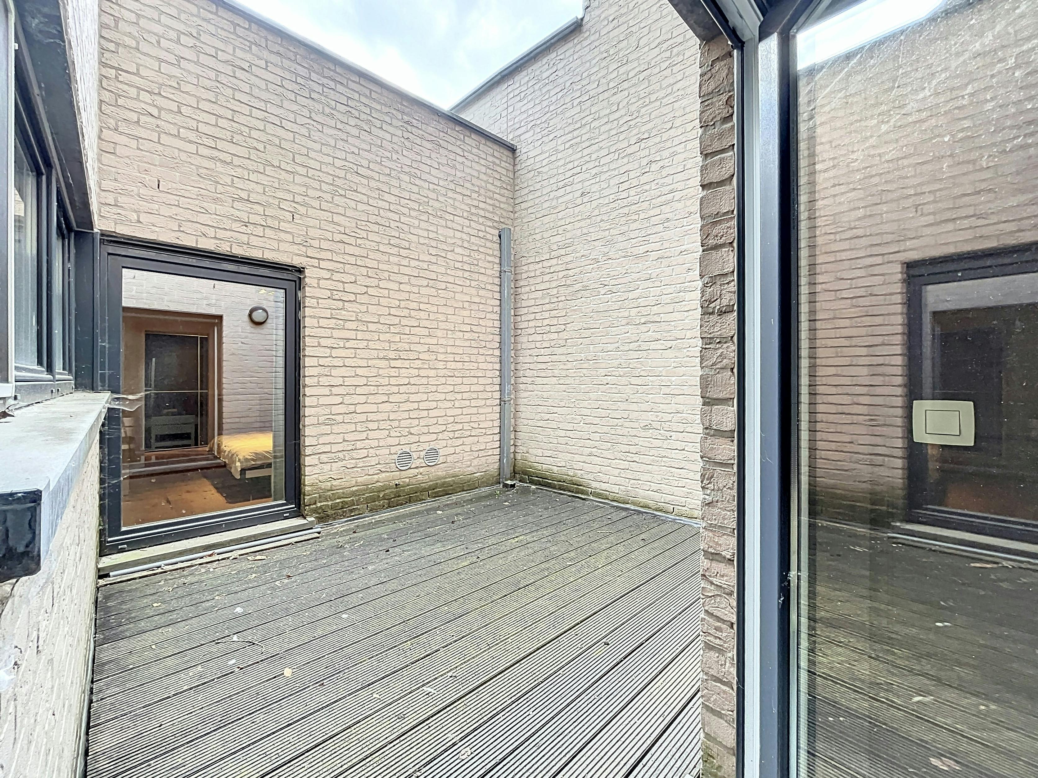Instapklaar ruim appartement te koop aan de Markt in Eeklo  foto 16