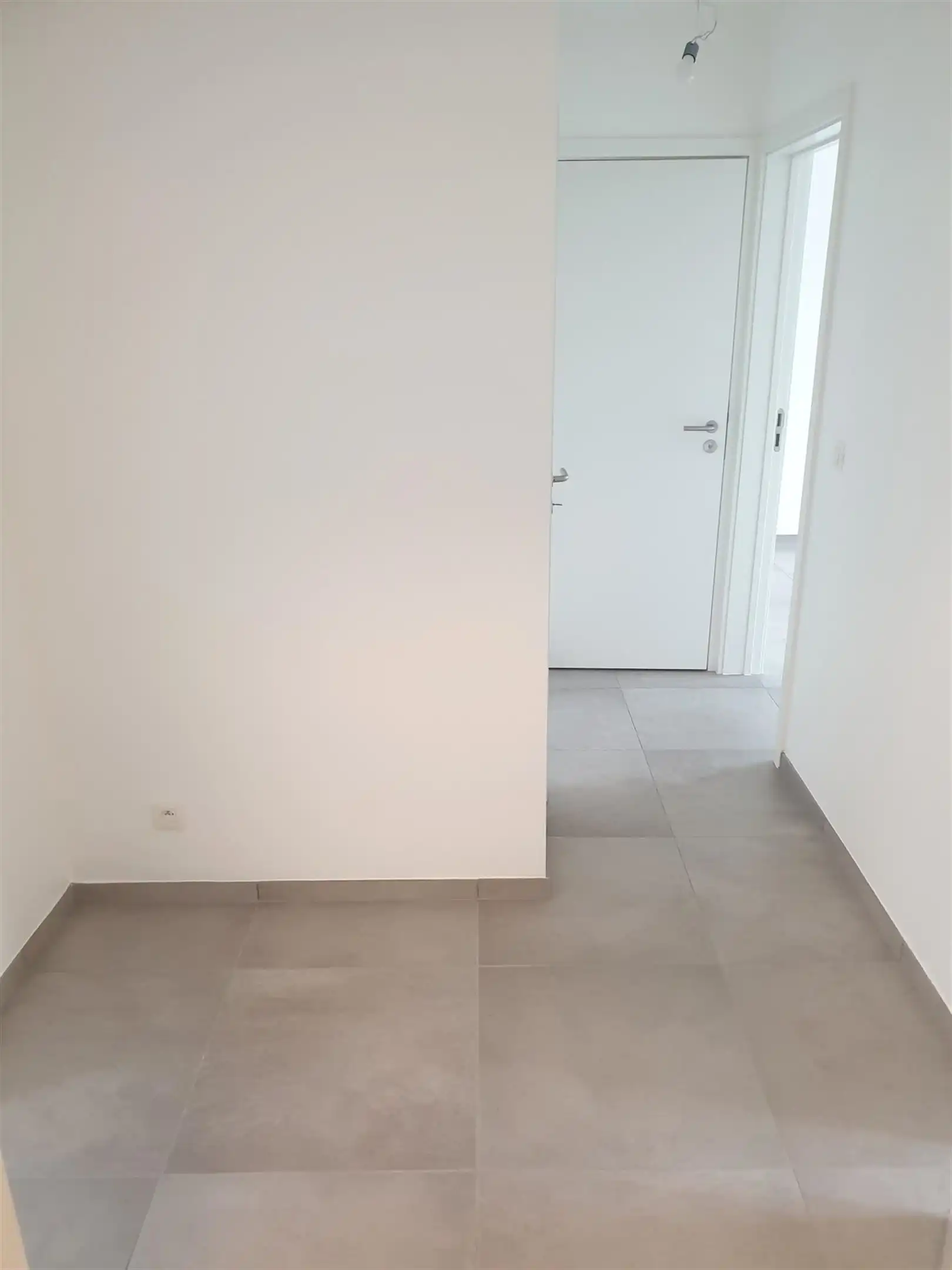 VOLLEDIG OPGESCHILDERD NIEUWBOUWAPPARTEMENT MET TWEE SLAAPKAMERS EN TWEE TERRASSEN foto 10