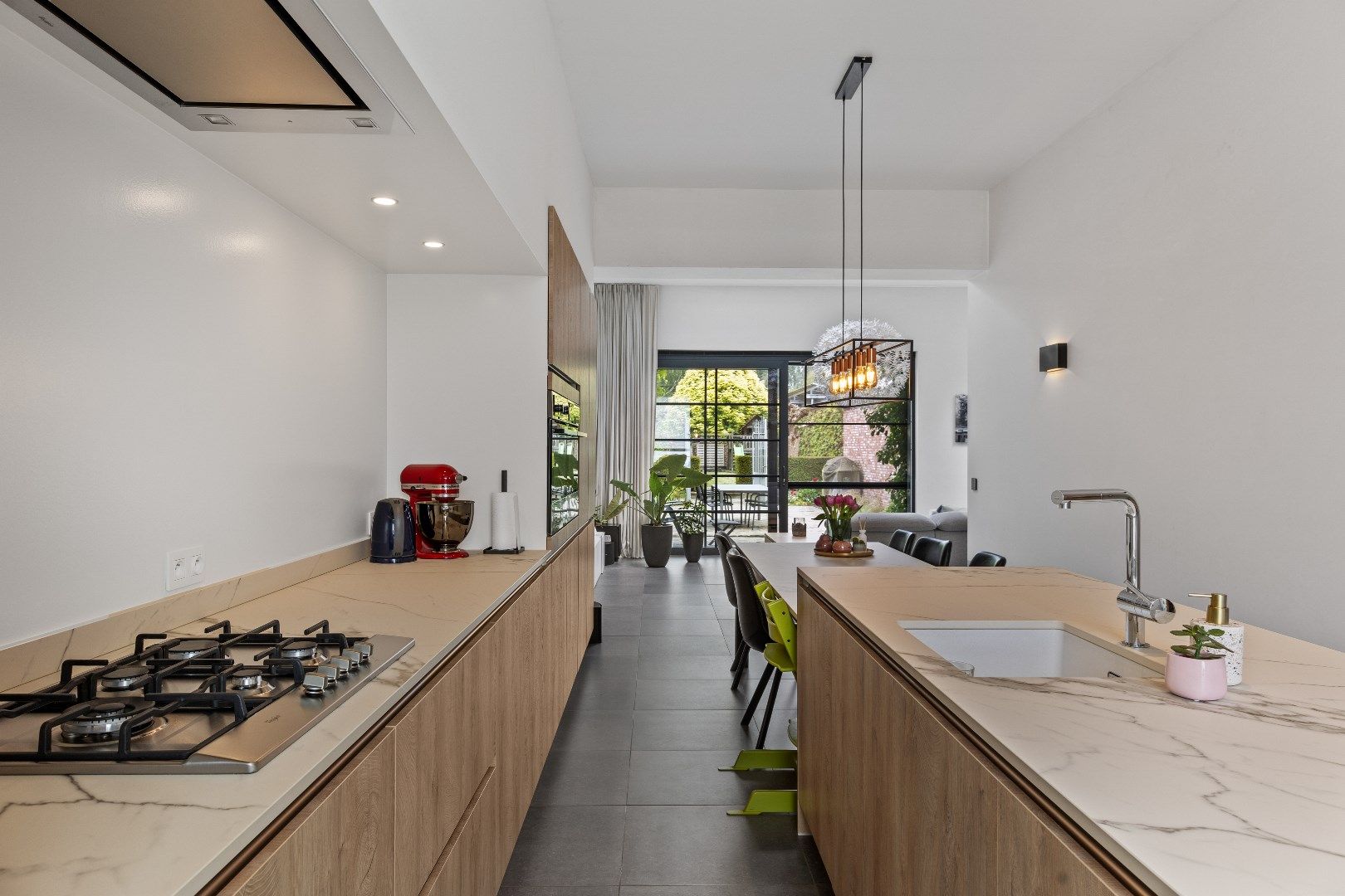 BURGERWONING MET 5 SLPKS,  TUIN EN HUURGARAGE foto 10