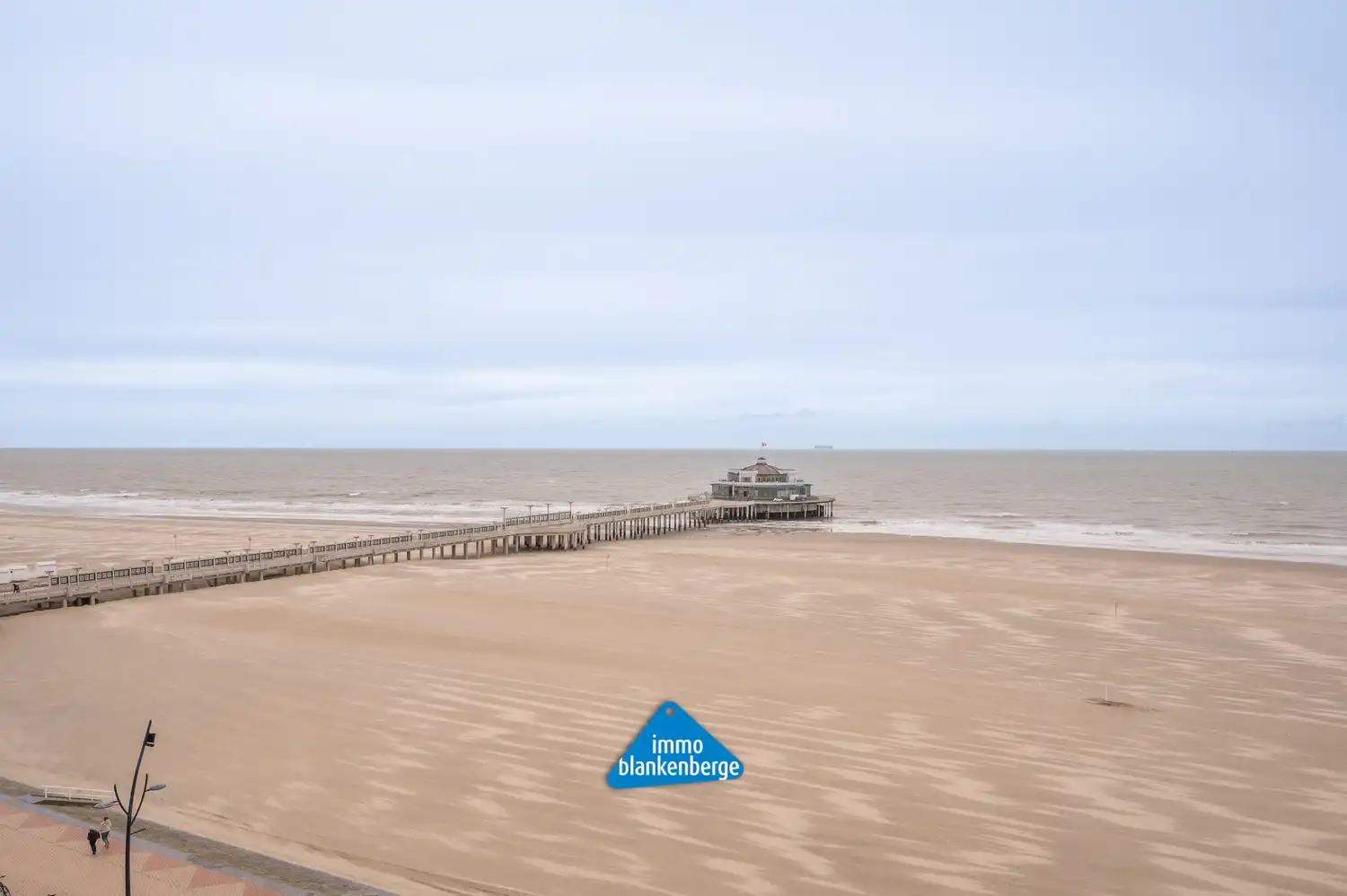 Instapklaar gemeubeld appartement op de Zeedijk van Blankenberge foto 11