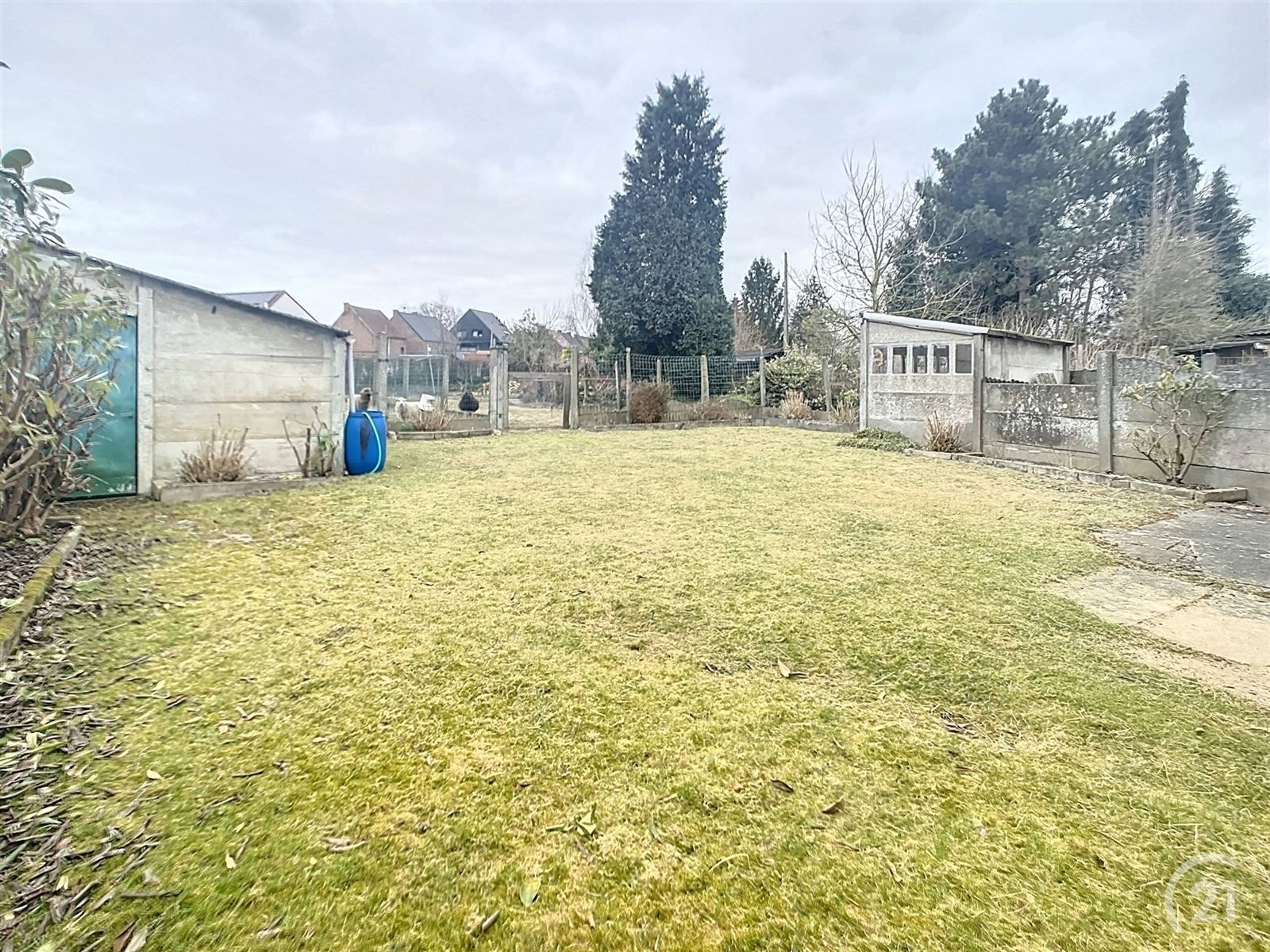 3 gevelwoning met loods (248m2) en garage foto 4