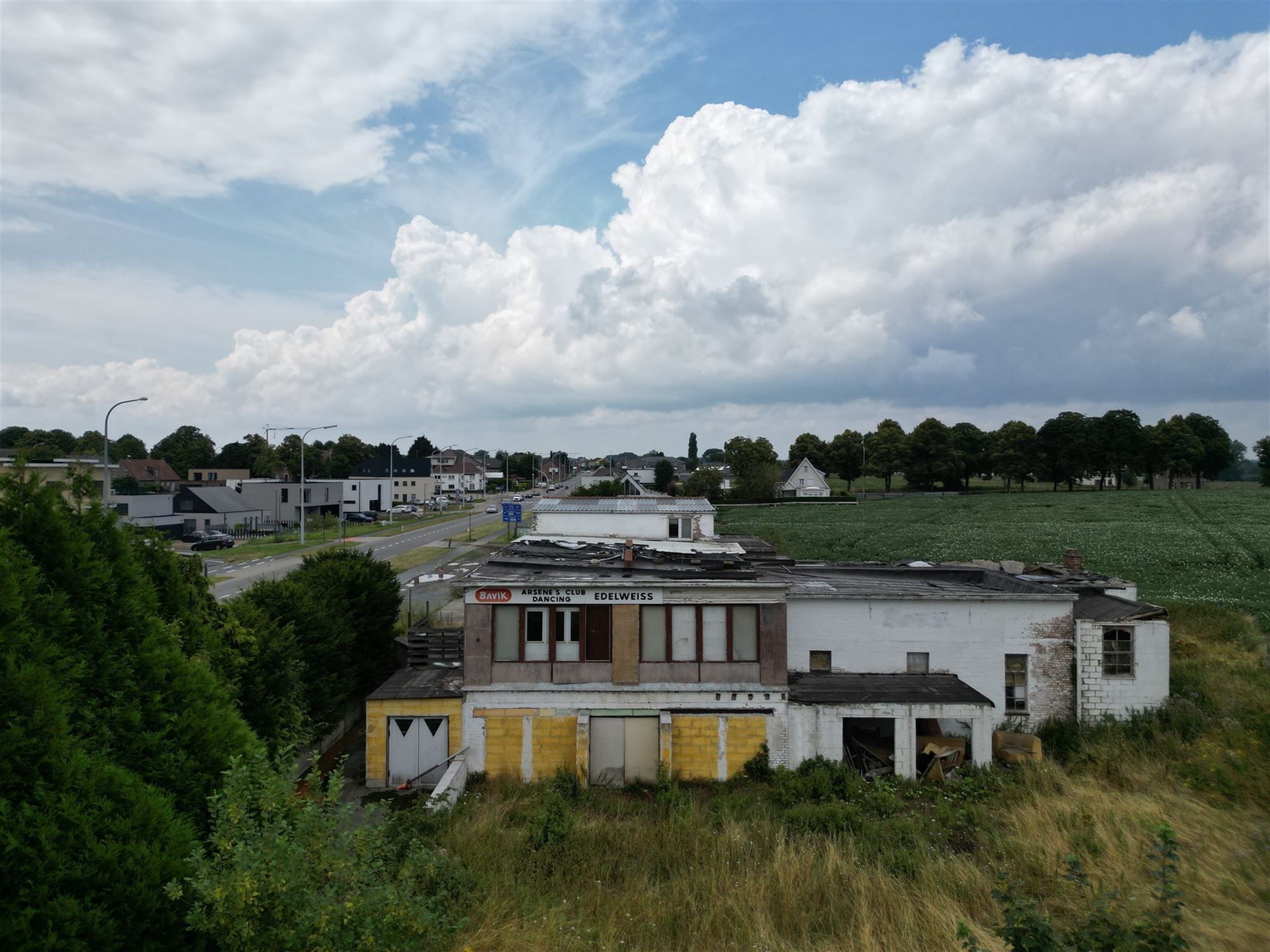 Strategisch gelegen handelspand met woonst te Voorde met een oppervlakte van 2172m² foto 5