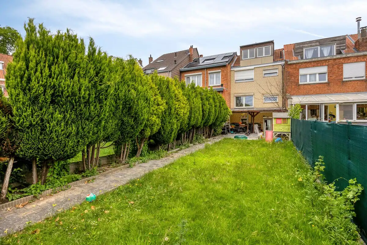 Ruime gezinswoning met garage en zonnige tuin in Strombeek-Bever foto 25