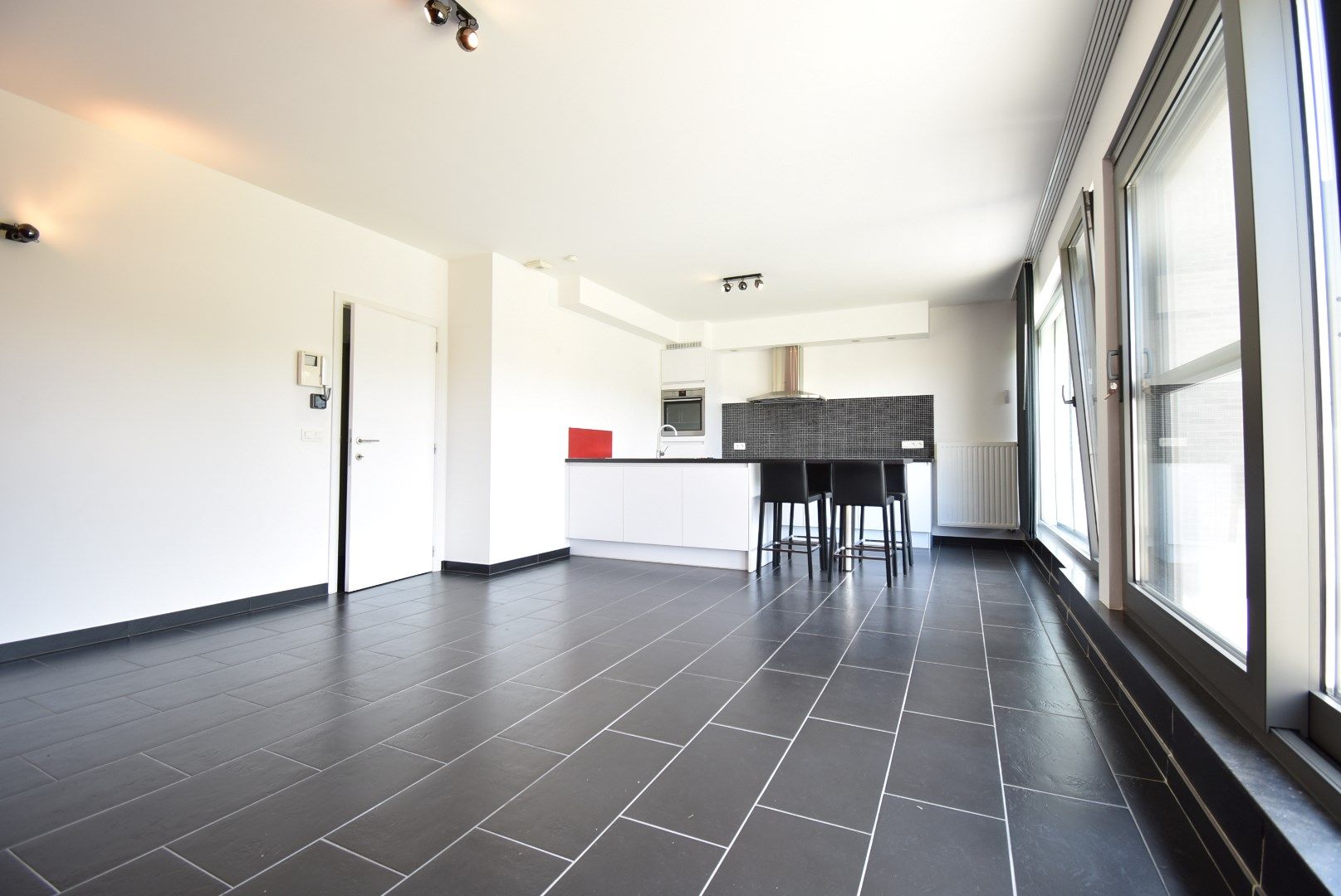 Knap afgewerkt appartement op de eerste verdieping in rustige woonwijk foto 3