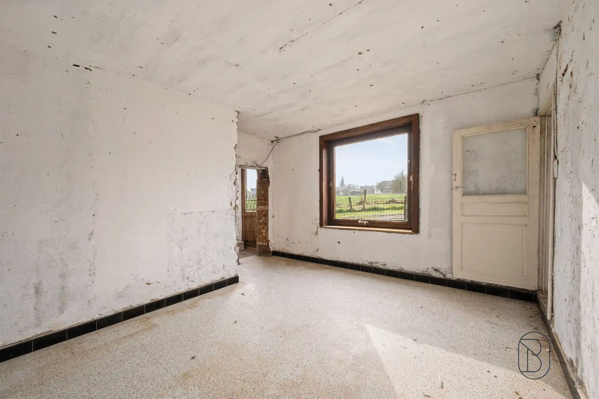 Volledig te renoveren woning, veel potentieel! foto 19
