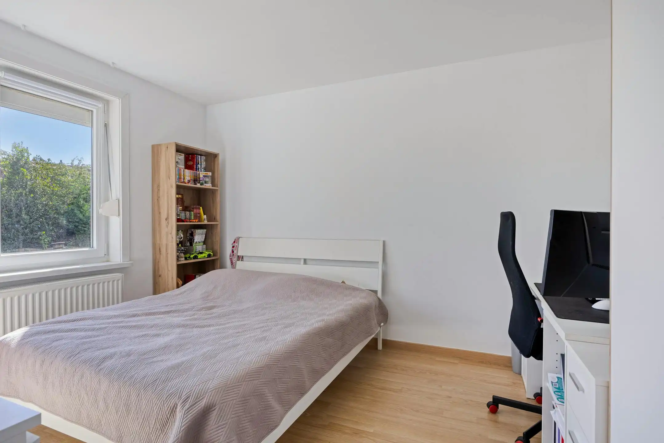Ruime driegevelwoning met 4 slaapkamers, 2 badkamers, tuin en parking op uitstekende ligging te Vilvoorde en vlakbij Strombeek foto 11