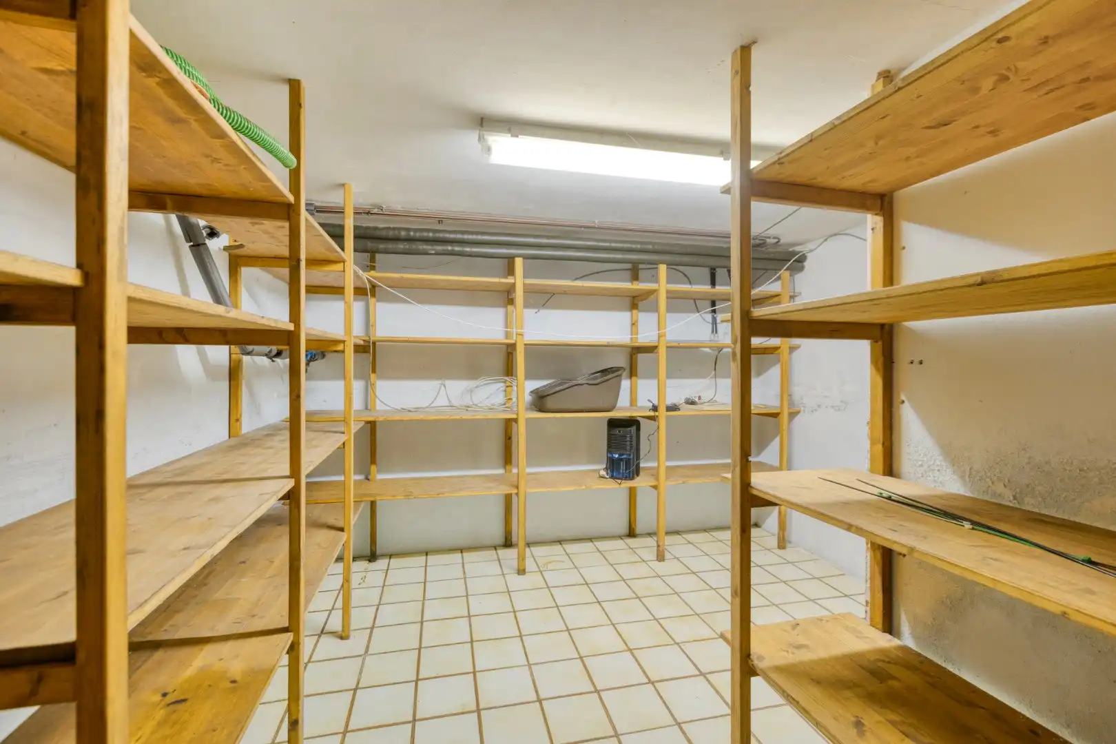 Ruime woning met 5 slpks gelegen op een rustige locatie met een vlotte verbinding naar de omliggende gemeenten !  foto 27