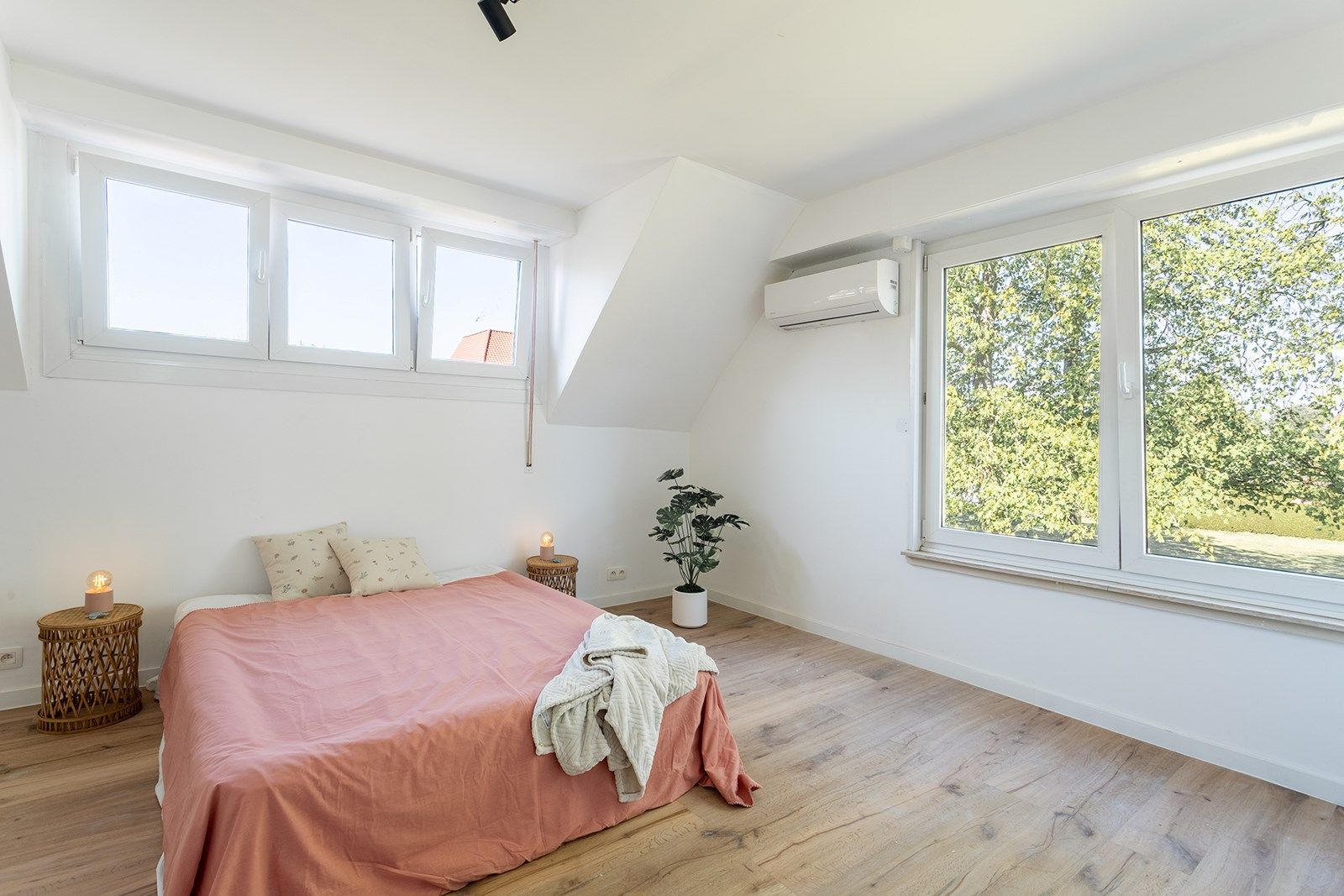 Nét gerenoveerde woning met aangename tuin  foto 24
