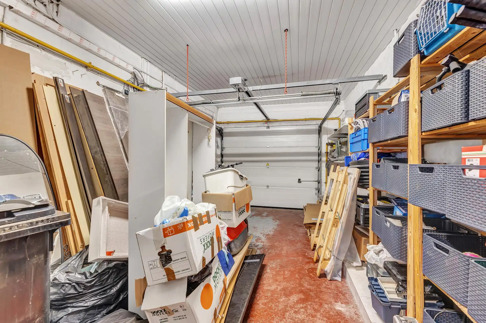 Strategisch gelegen, instapklare woning met veel potentieel foto 12