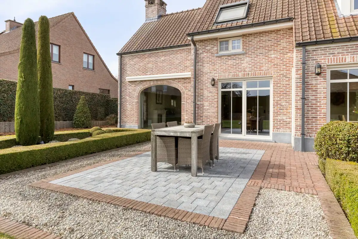 Ruime villa met prachtig aangelegde tuin in een rustige omgeving foto 23