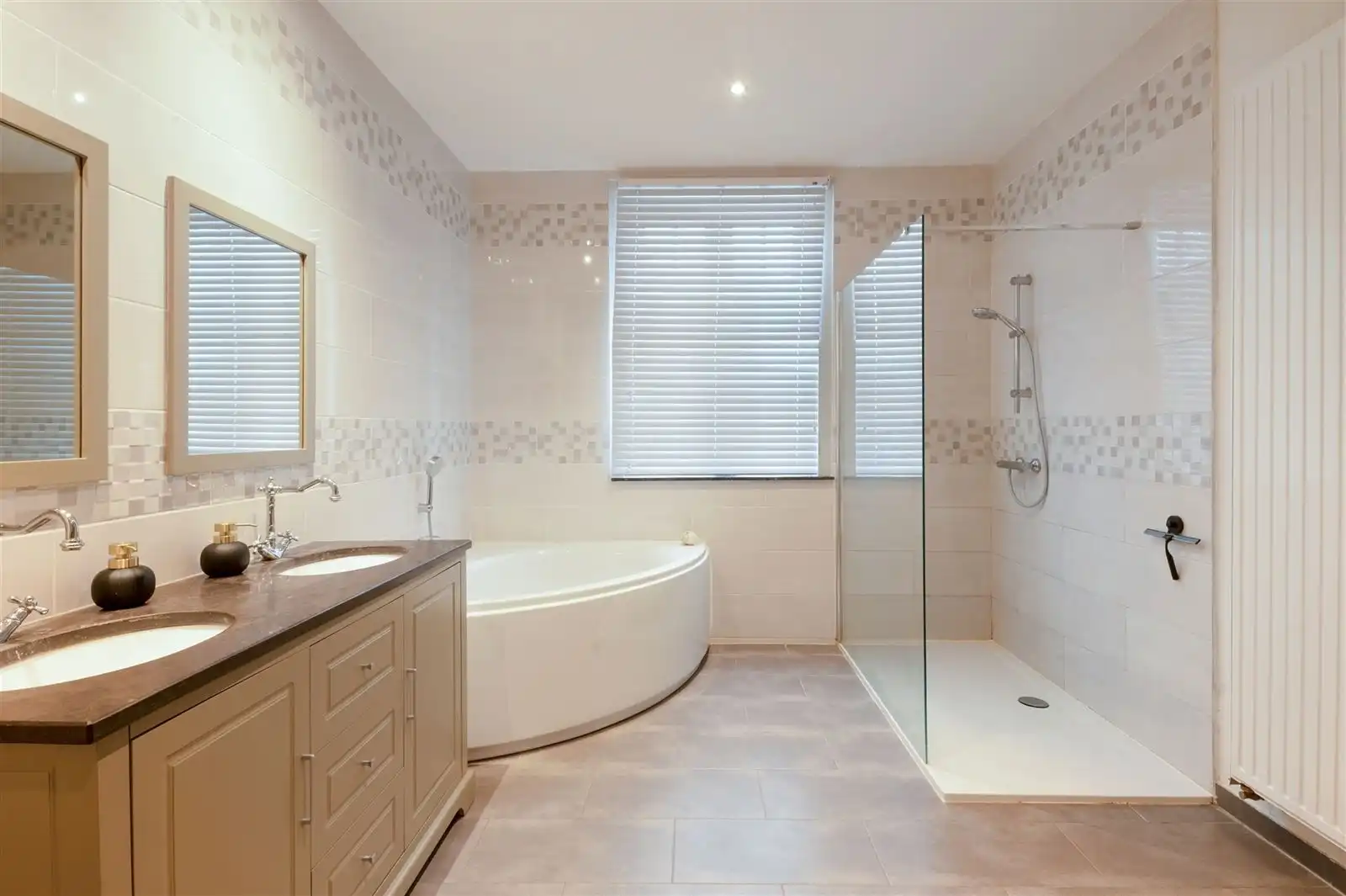Instapklare woning in hartje Everbeek foto 7