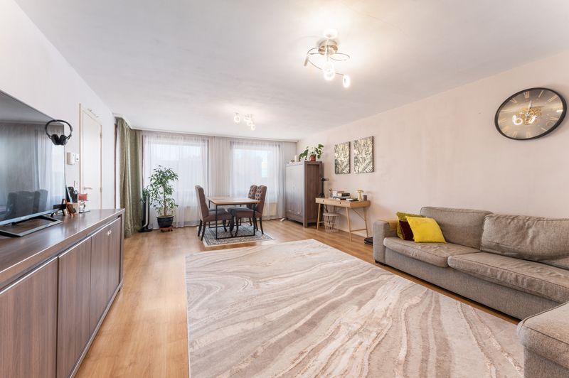 Roeselare : zeer ruim en lichtrijk appartement aan de rand van het centrum met 2 slps, terras vooraan en groot terras achteraan, opp 115 m2 foto 2