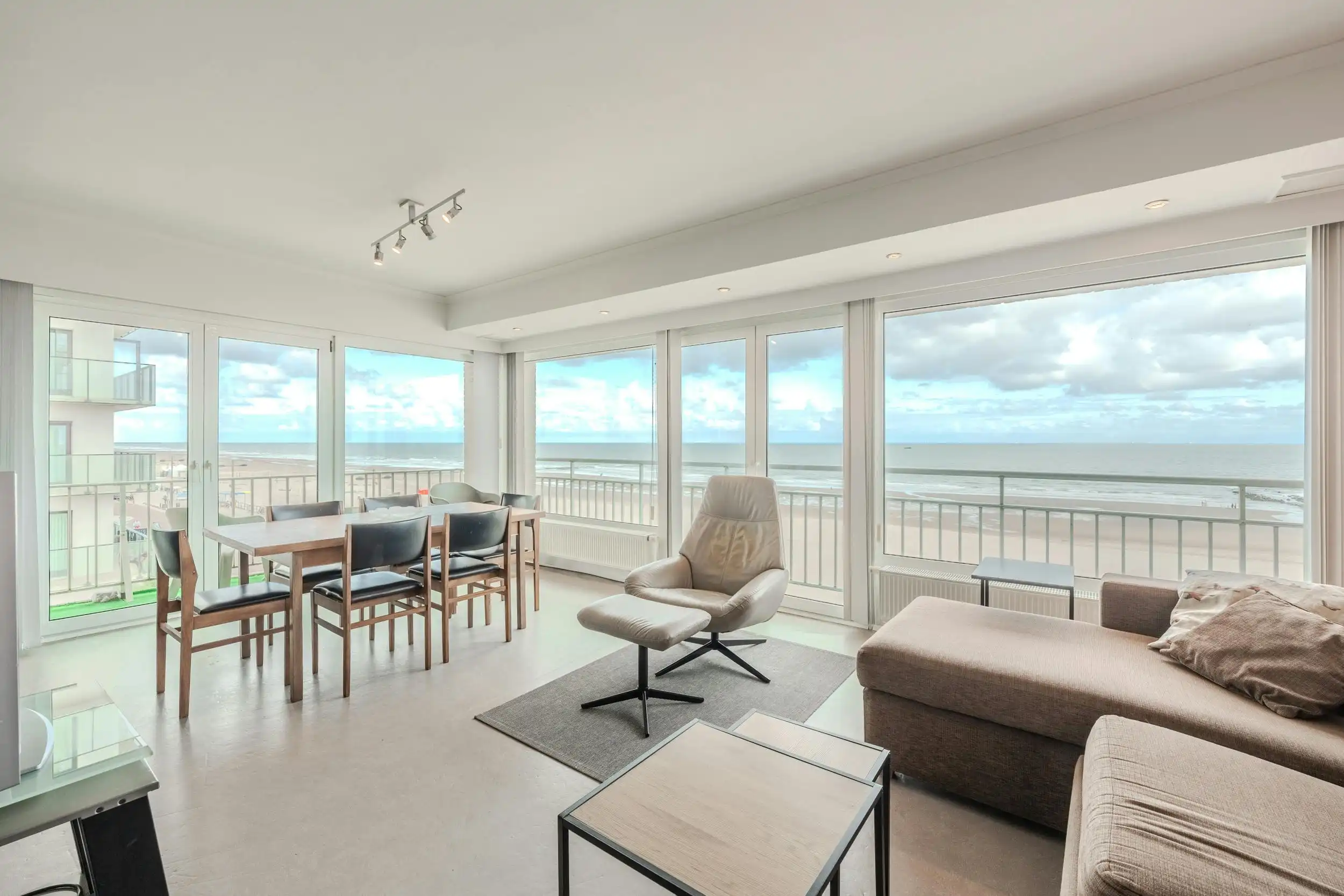 Prachtig hoekappartement met zeezicht en 2 slaapkamers !  foto 3