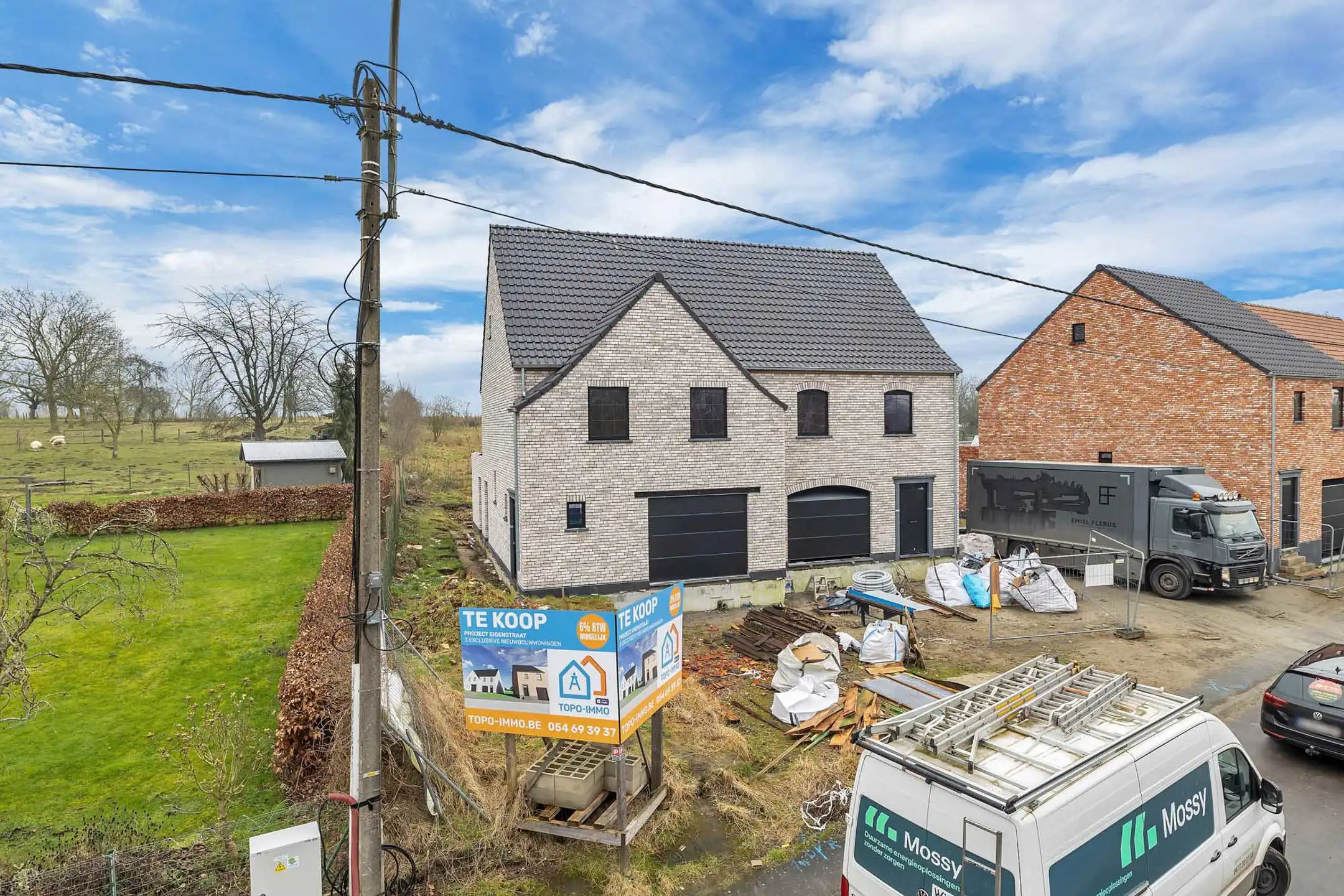 Halfopen bebouwing op een groot perceel in Denderhoutem foto 2