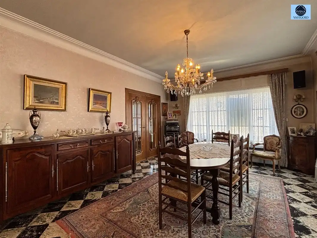 SOLIDE KARAKTERVOLLE WONING MET 3 SLAAPKAMERS EN GARAGE foto 3