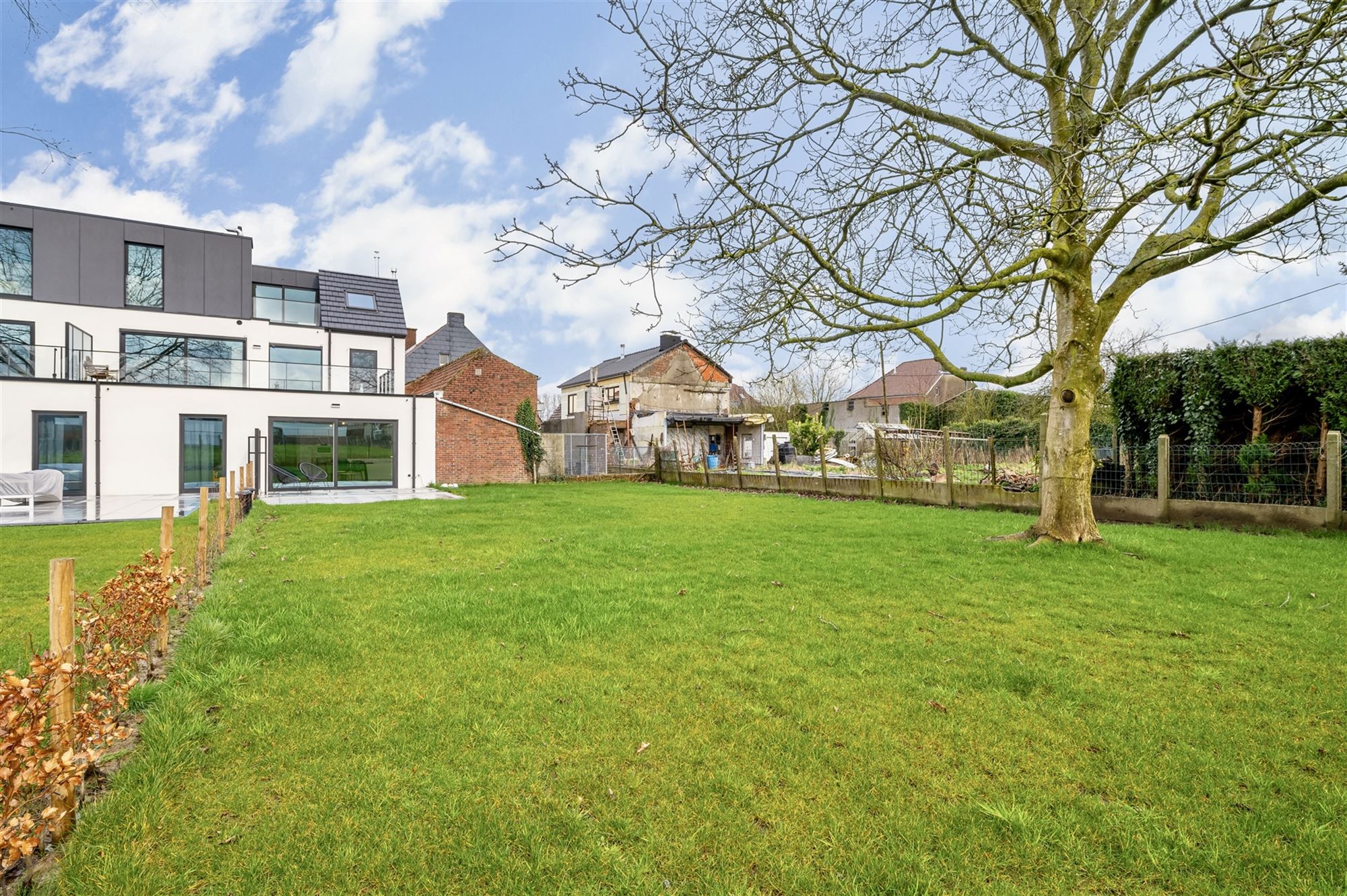 Knap nieuwbouw appartement met 2 slpks, terras en tuin foto 20