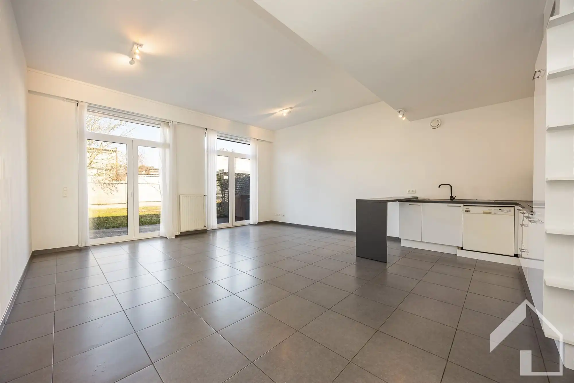 Ruime woning op een rustige locatie! foto 6