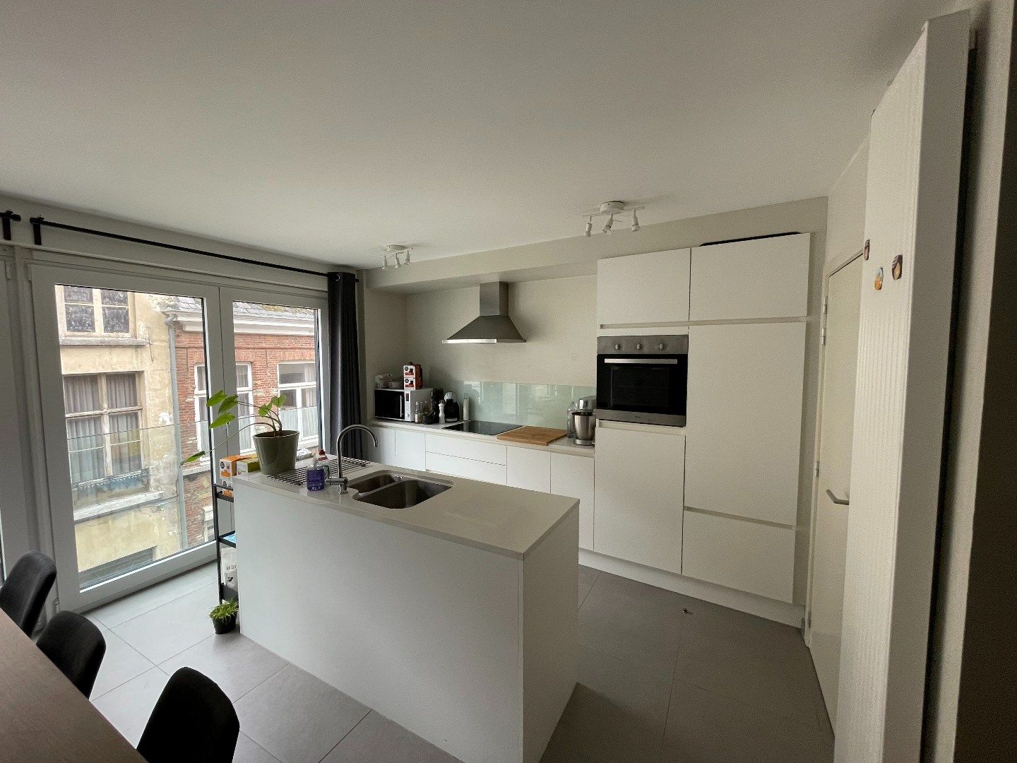 Lichtrijk appartement in hartje Gent met autostaanplaats foto 4