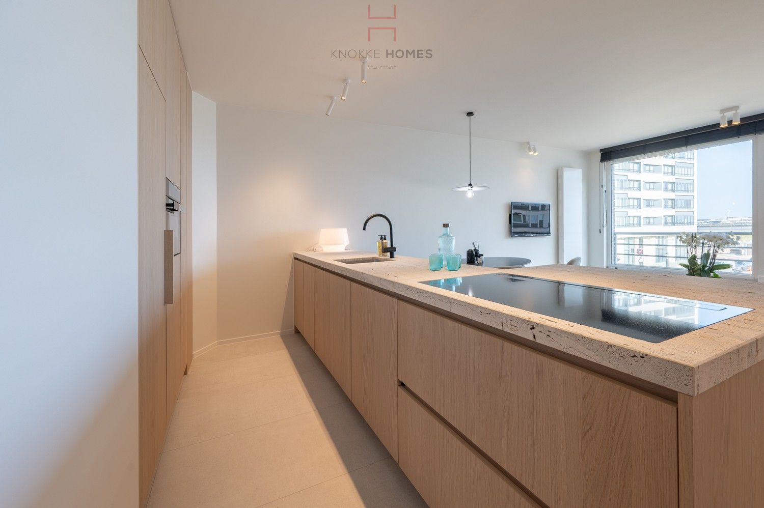 Modern gerenoveerd appartement met frontaal zeezicht in Heist-aan-zee foto 8