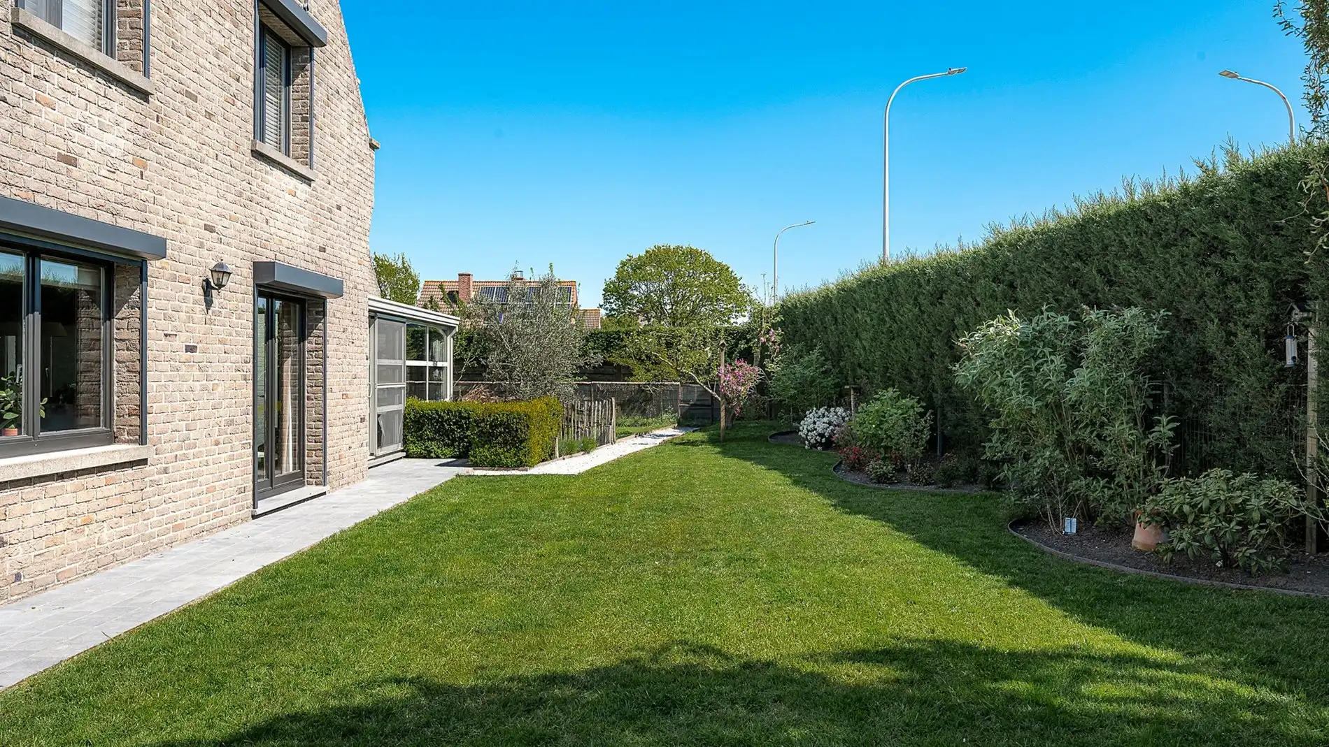 Vijf slaapkamers, groot volume in een alleenstaande villa te Knokke foto 27