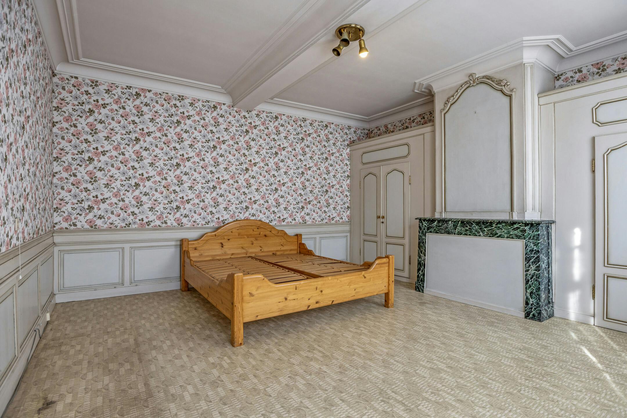 Handelspand met woning in centrum Veurne. foto 7