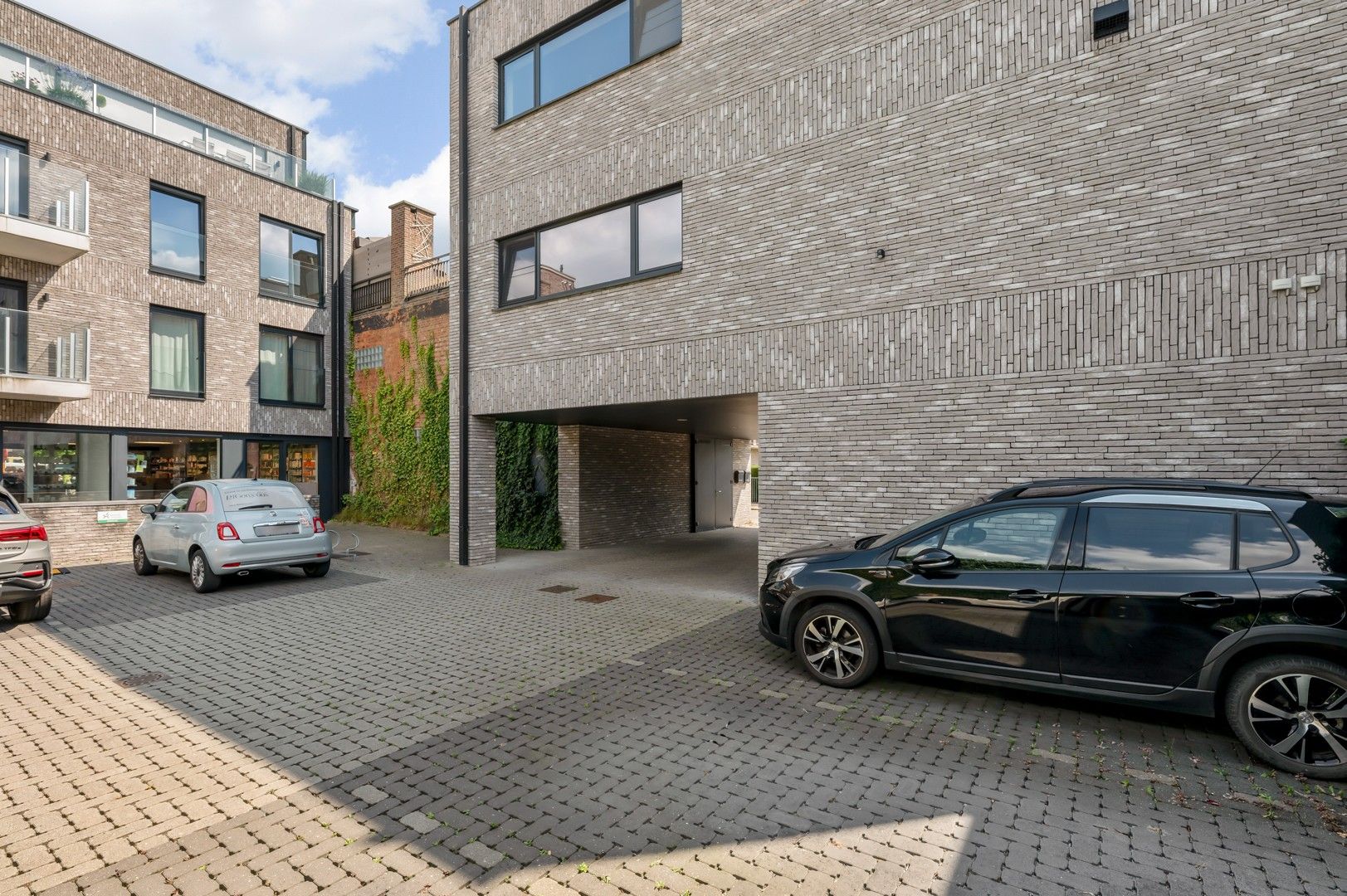 Instapklaar dakappartement met terras in het centrum van Putte foto 21