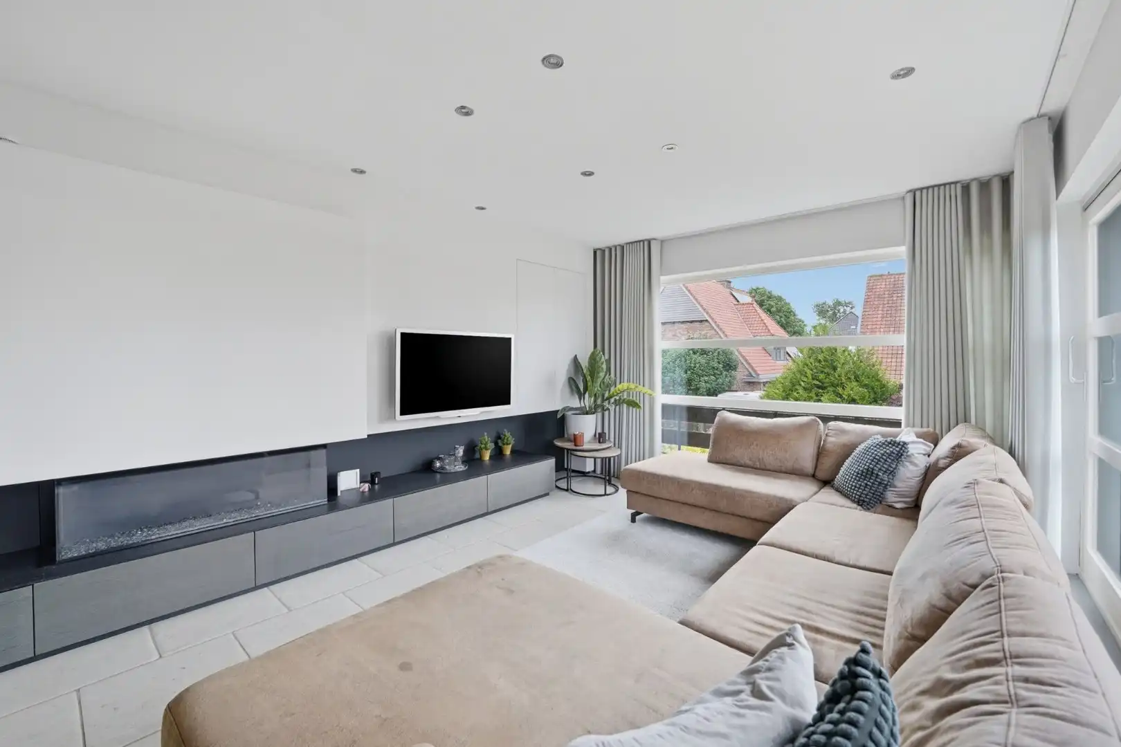 Duplex-appartement van 165 m² met garage, carport en zonnig terras in de Vicognewijk foto 3