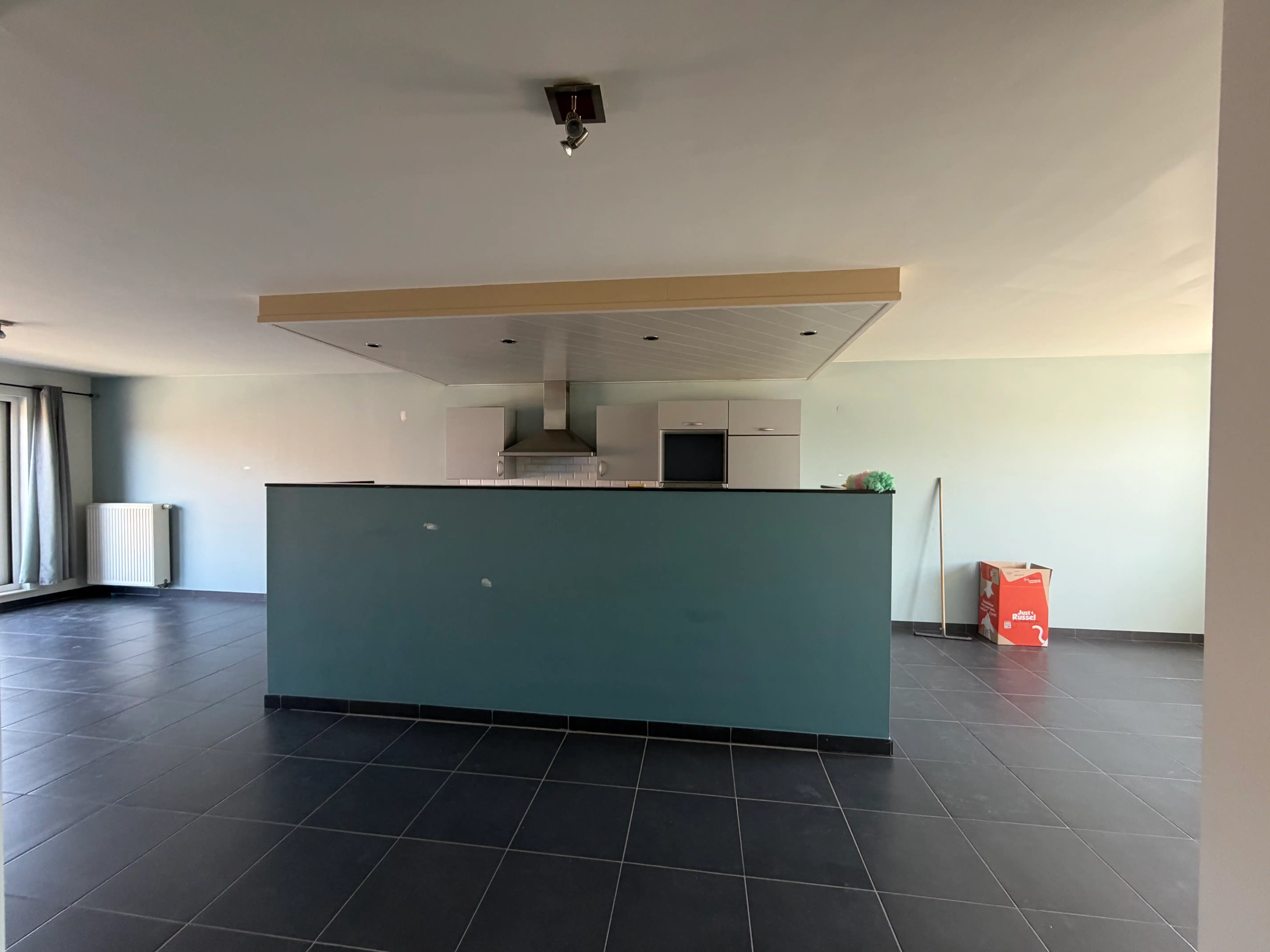 Instapklaar appartement met ruim terras te huur foto 2