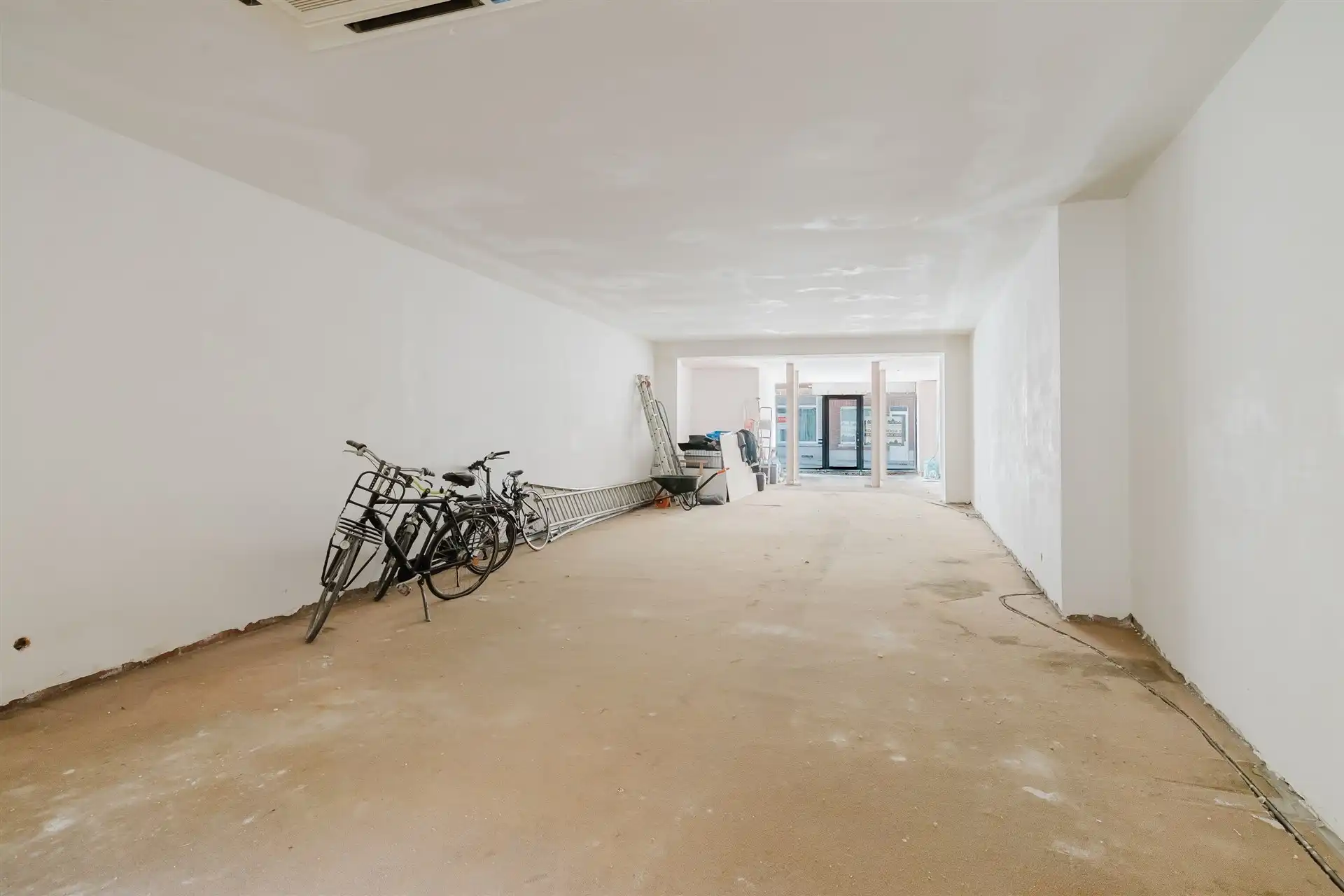 Handelspand op topligging in centrum Wetteren foto 6