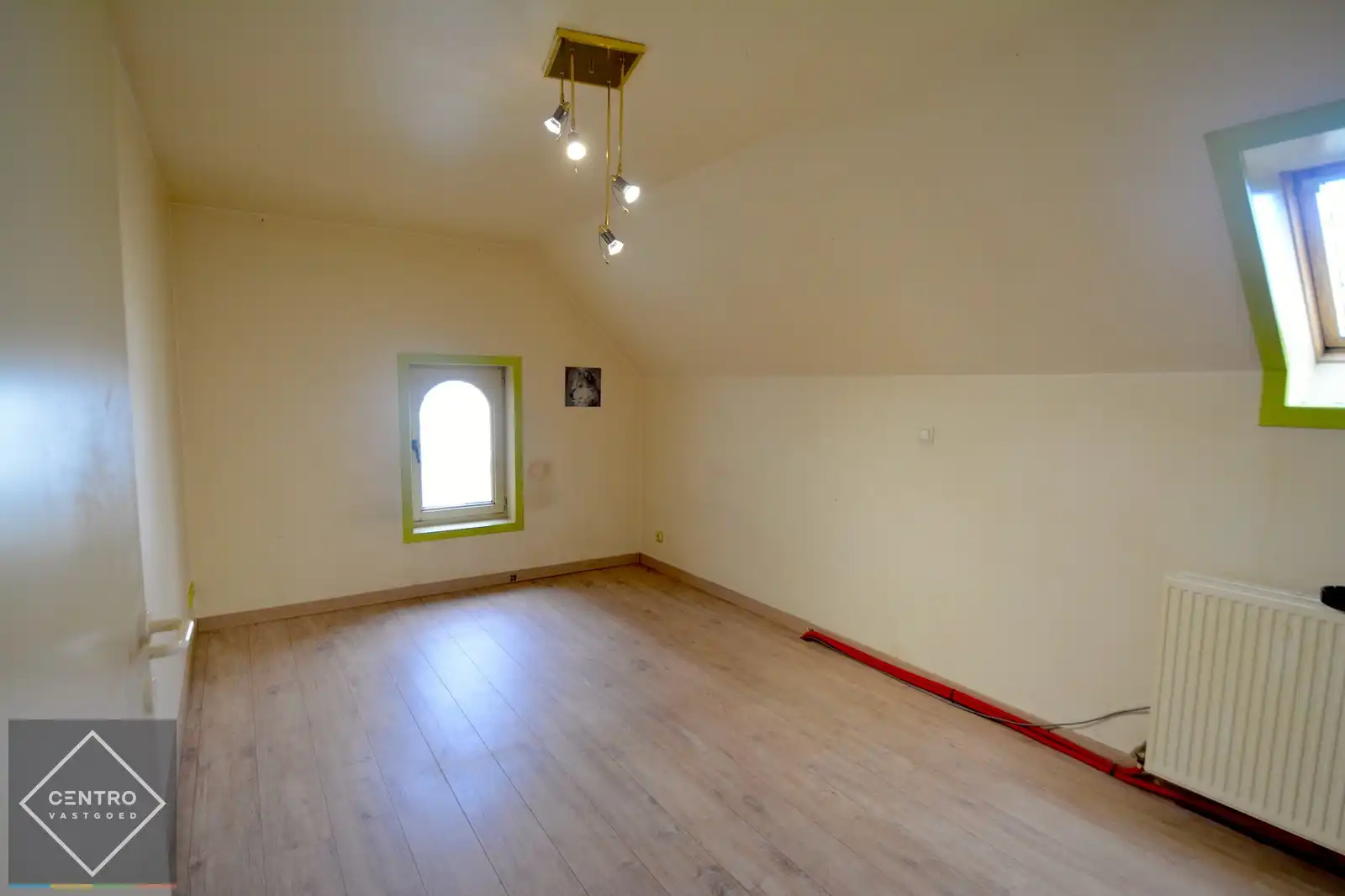 Instapklare HORECA-ZAAK met WOONST (3 slpkms) te huur in Oudenburg. Op hoekligging! foto 15