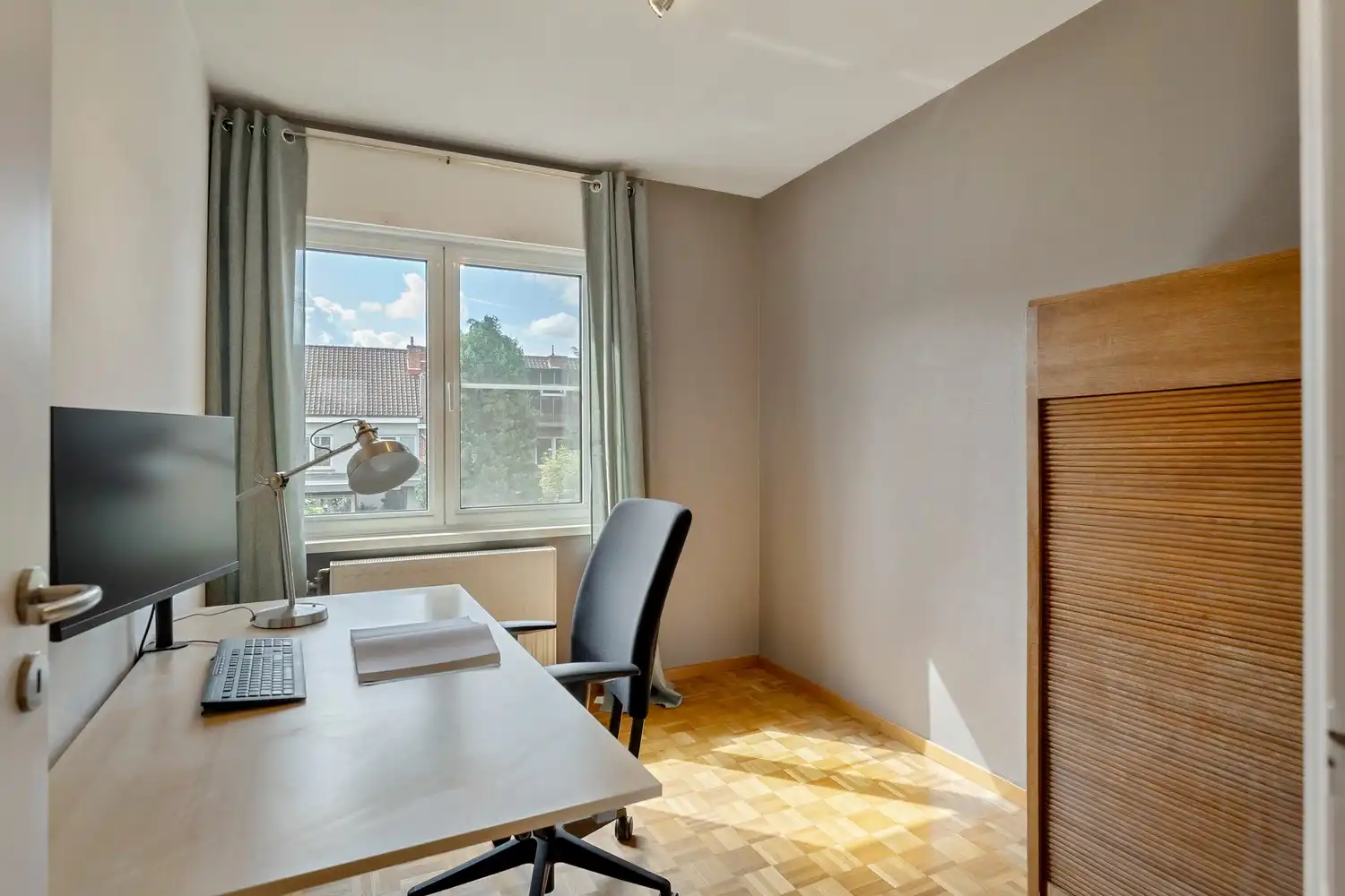 Goed gelegen woning met 4 slaapkamers, 2 badkamers, een garage met een autostaanplaats ervoor en een zuidwest georiënteerde tuin te Kessel-Lo! foto 29