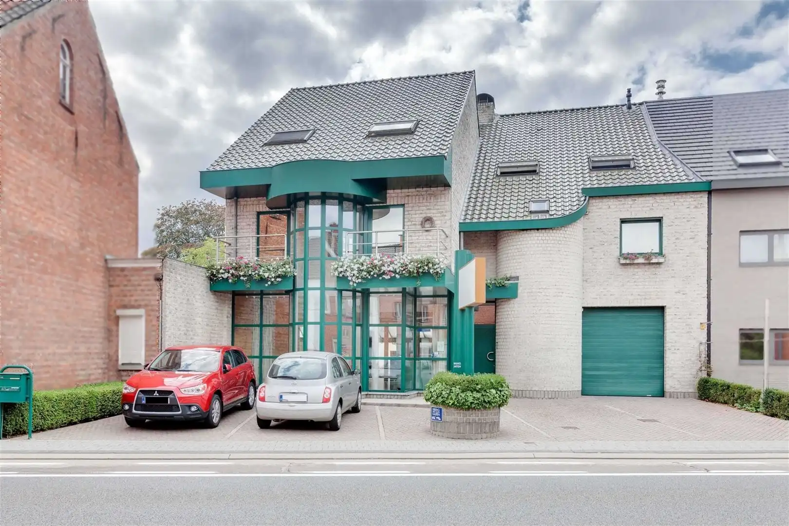 Lichtrijke polyvalente handelsruimte met tuin en terras foto 2