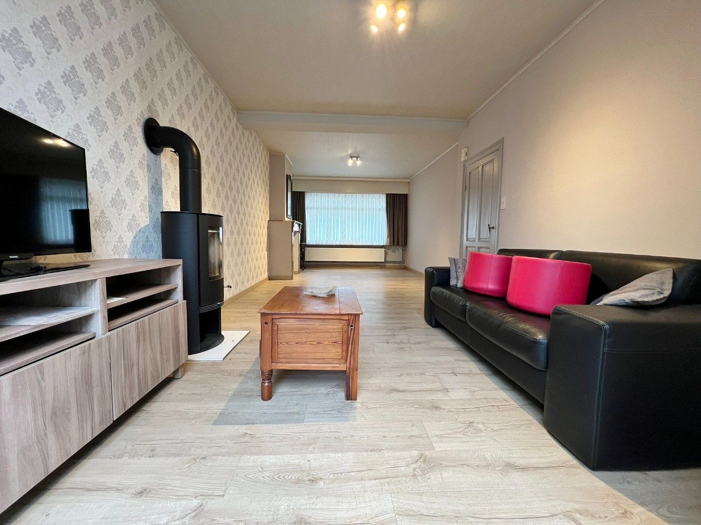 Instapklare woning met prachtige tuin op een perceel van 1.680m² op 500meter van de markt.  foto 5