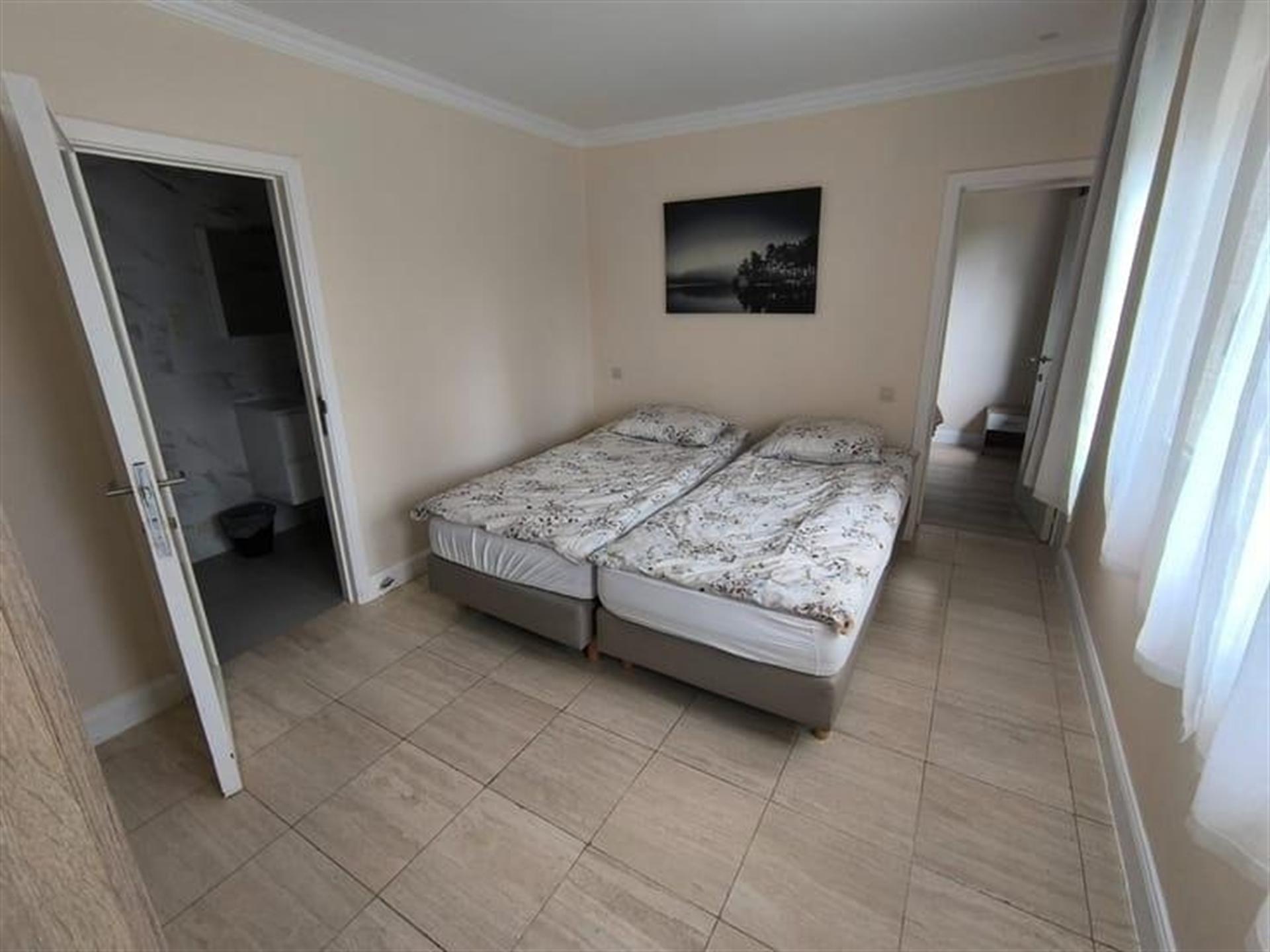 Ruim 2 slaapkamer appartement met zonnig terras.  foto 5