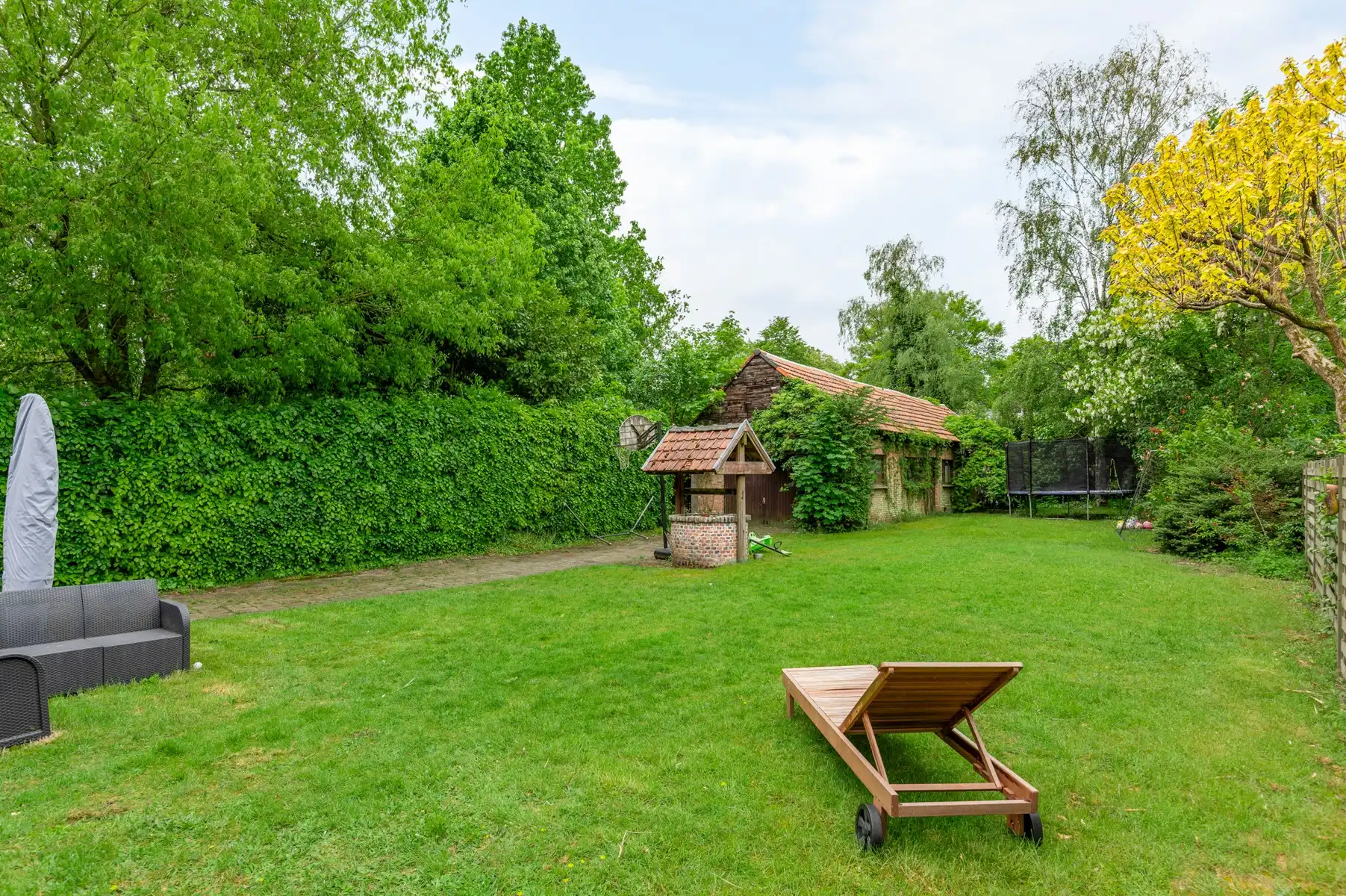 Uitstekend gelegen woning op ruim en zonnig perceel foto 3
