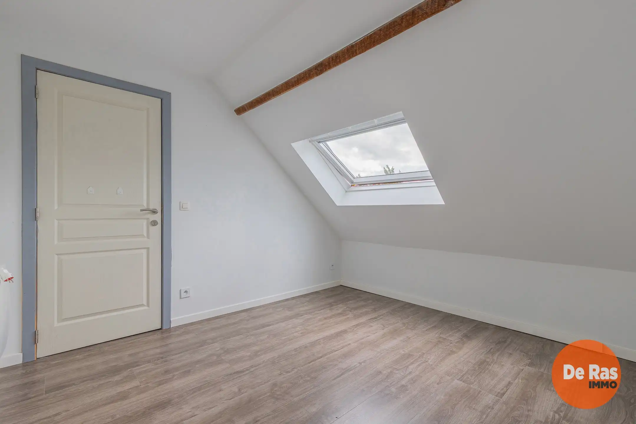 GRIMBERGEN-Gerenoveerde woning zonder tuin/koer aan de vaart foto 16