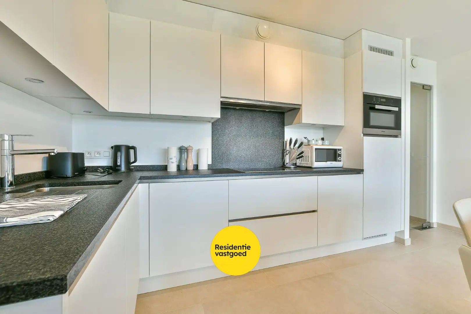 Bemeubeld 2-slaapkamerappartement in residentie 'Royal Golf Garden' te De Haan - Vosseslag foto 9