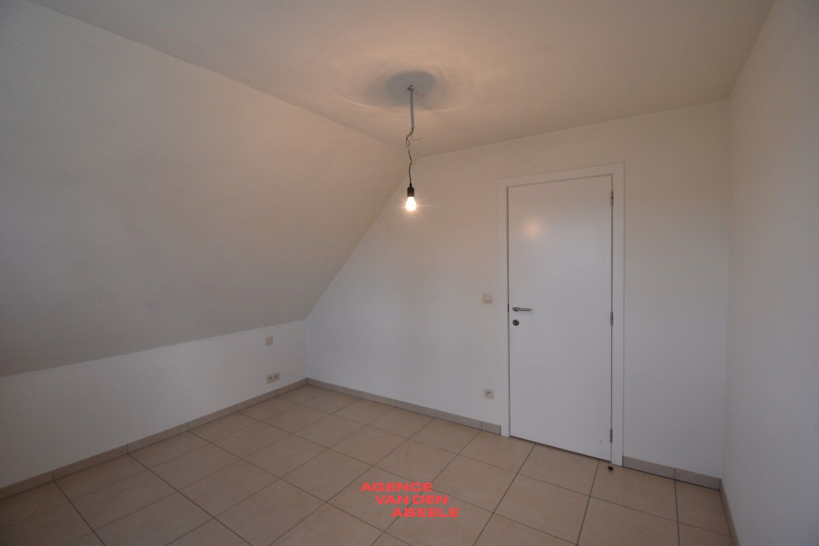 Zeer mooi appartement in centrum Moerbrugge! foto 7