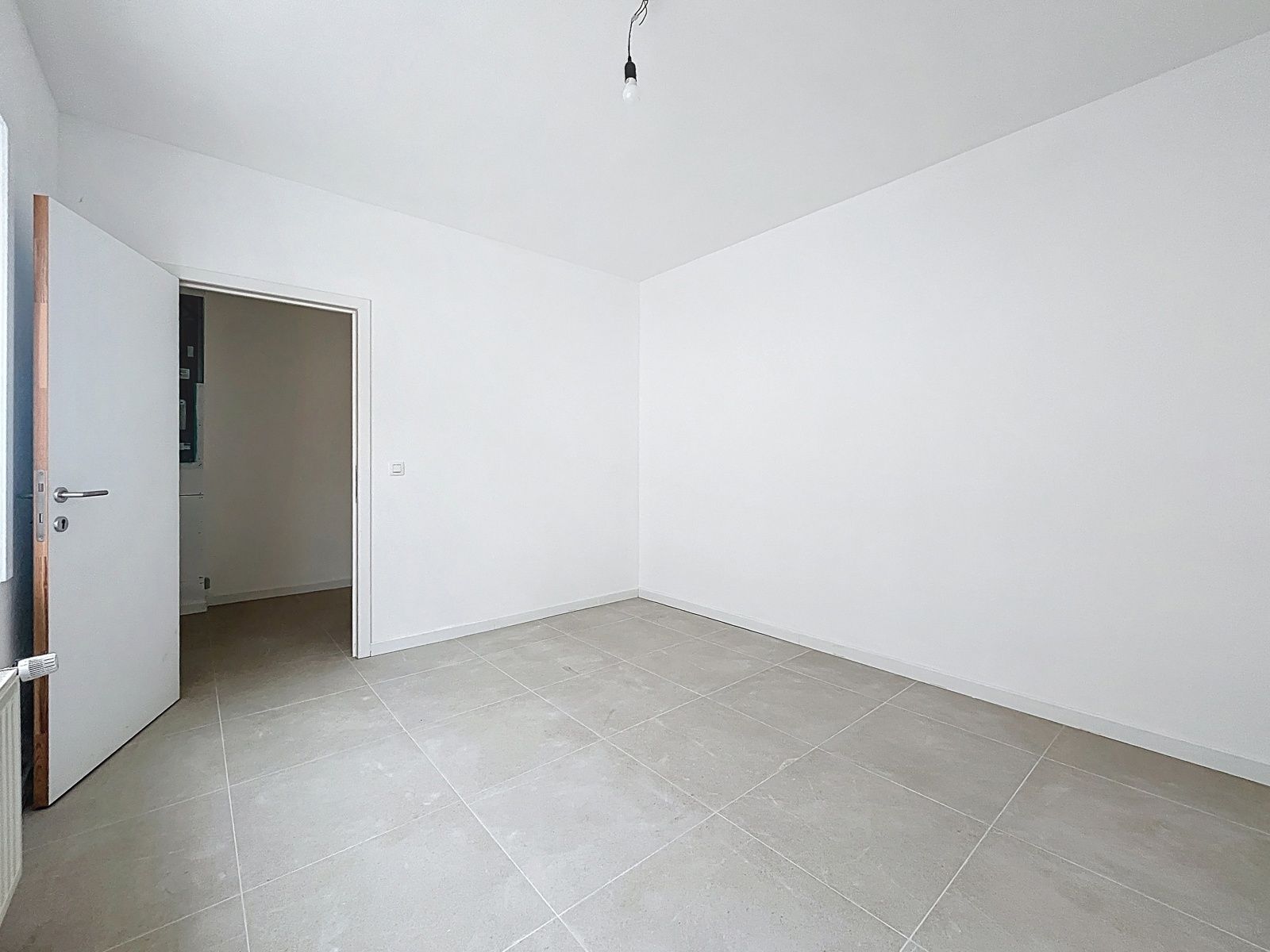 Instapklare gerenoveerde woning 3 slpks - tuin en garage foto 4