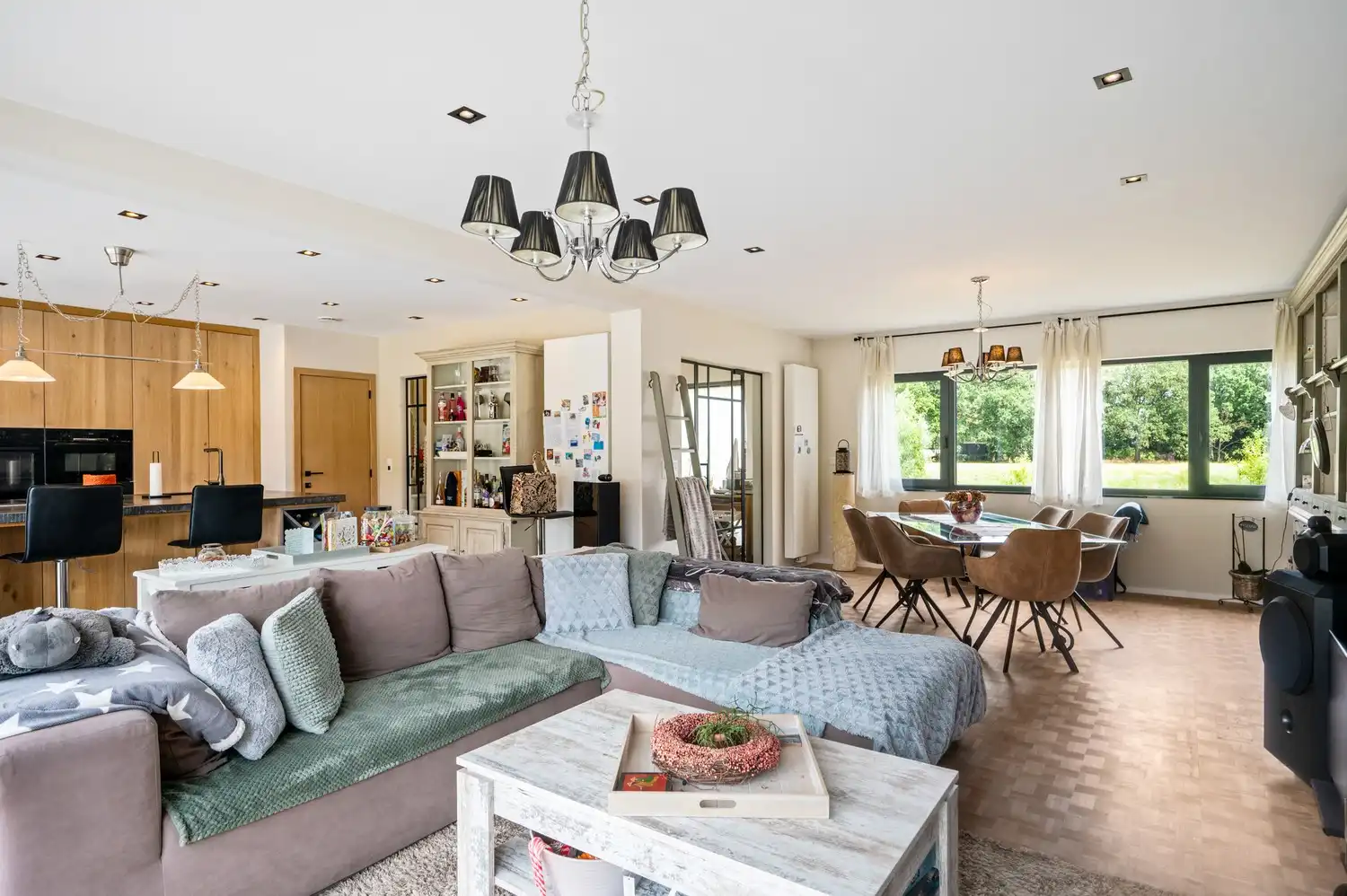 Prachtig gerenoveerde woning met zicht op de velden op een perceel van 1.187 m² foto 6