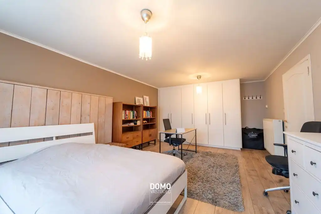 Verrassend ruime woning met karakter te Kuringen. foto 14