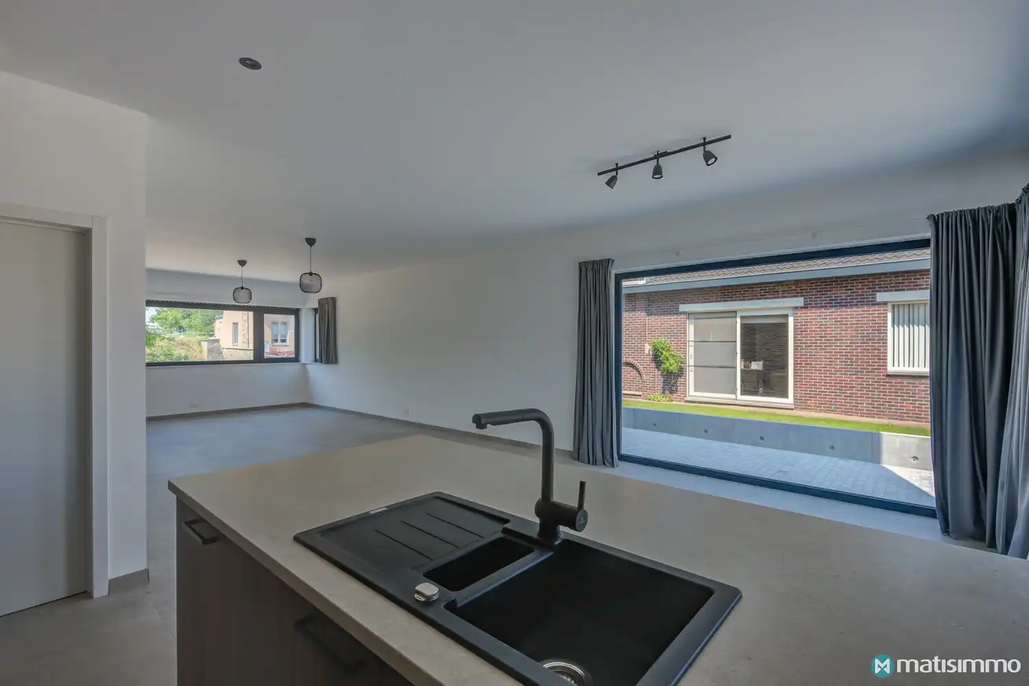 RECENTE ENERGIEZUINIGE GEZINSWONING GELEGEN OP EEN ZEER RUSTIGE LOCATIE TE RIEMST foto 9