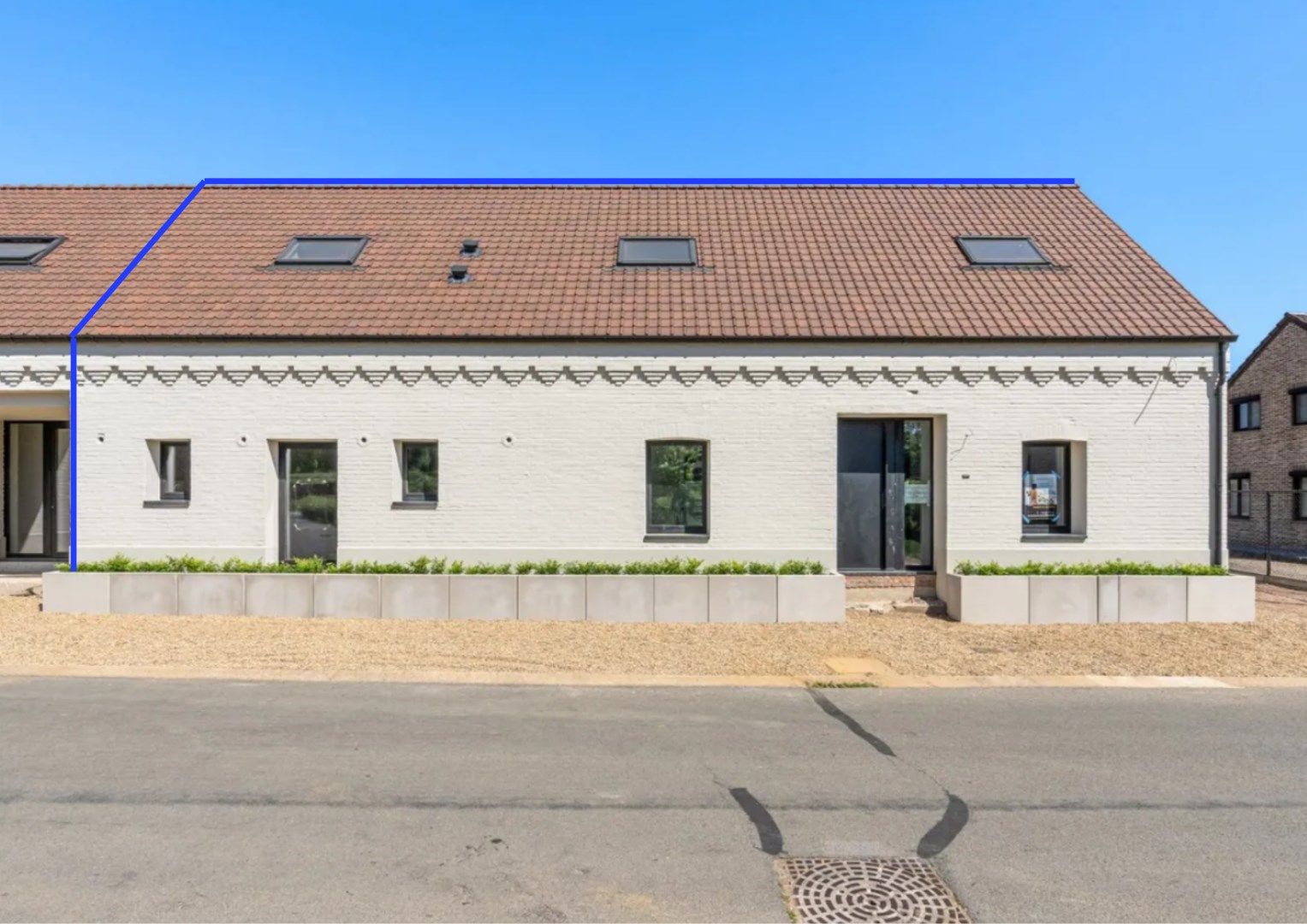 Authentieke hoeve, getransformeerd tot 2 exclusieve casco+ BEN woningen!  foto {{pictureIndex}}