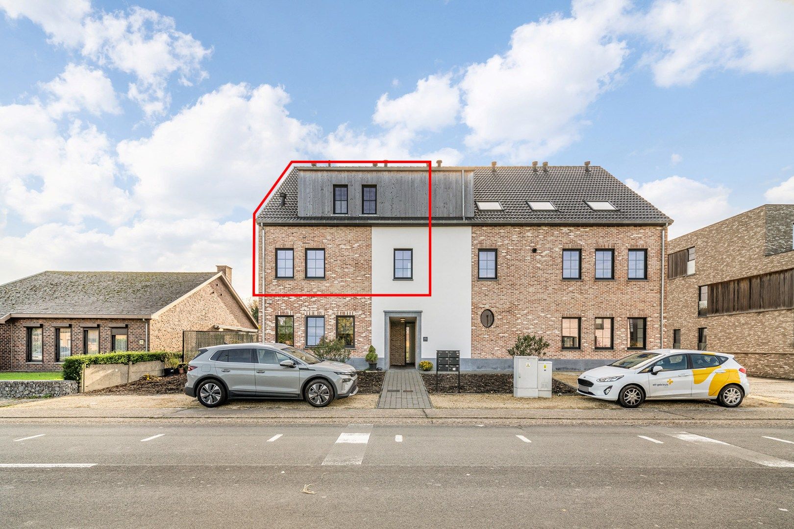 Stijlvol, ruim duplex-appartement met 2 slaapkamers in een kleinschalige residentie nabij het centrum van Opglabbeek!  foto {{pictureIndex}}