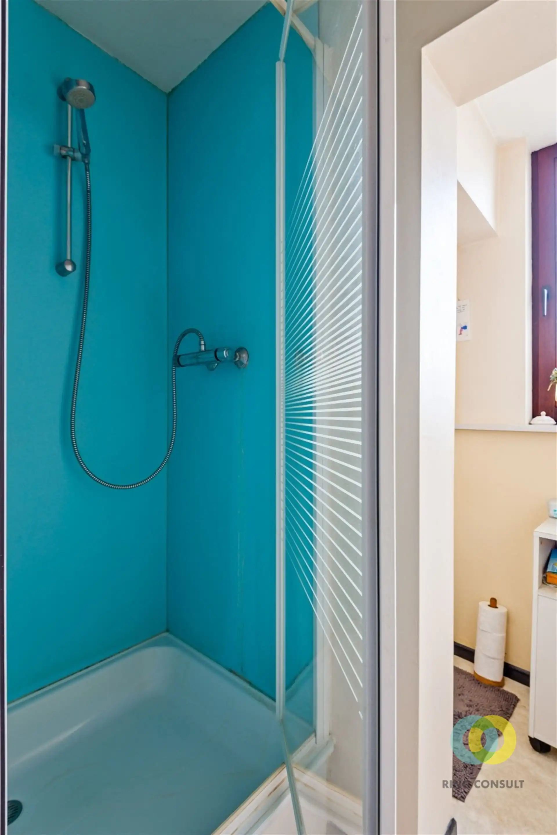 Bel-étage woning met grote garage foto 9