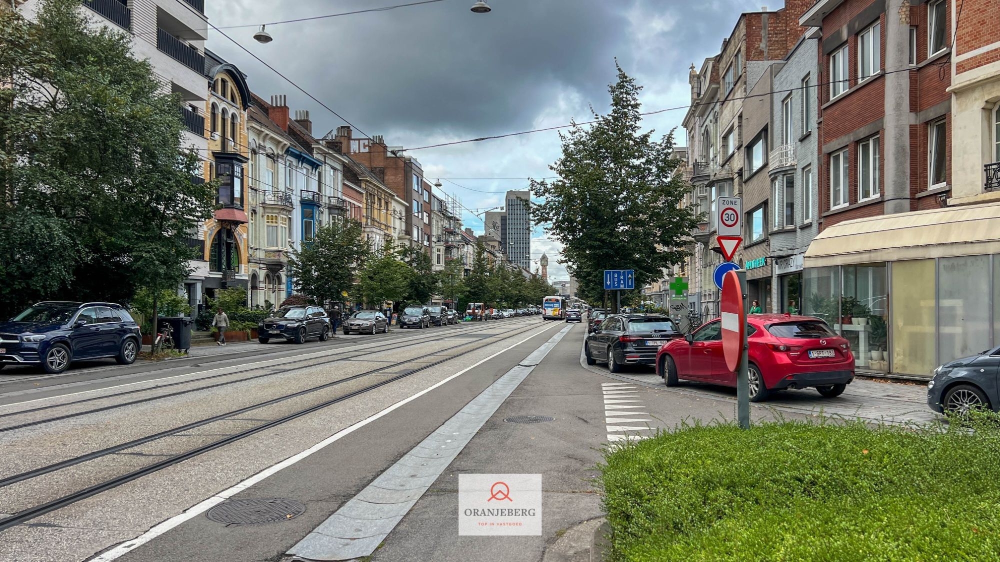 TE KOOP: Handelspand aan station Gent-Sint-Pieters en Citadelpark foto {{pictureIndex}}