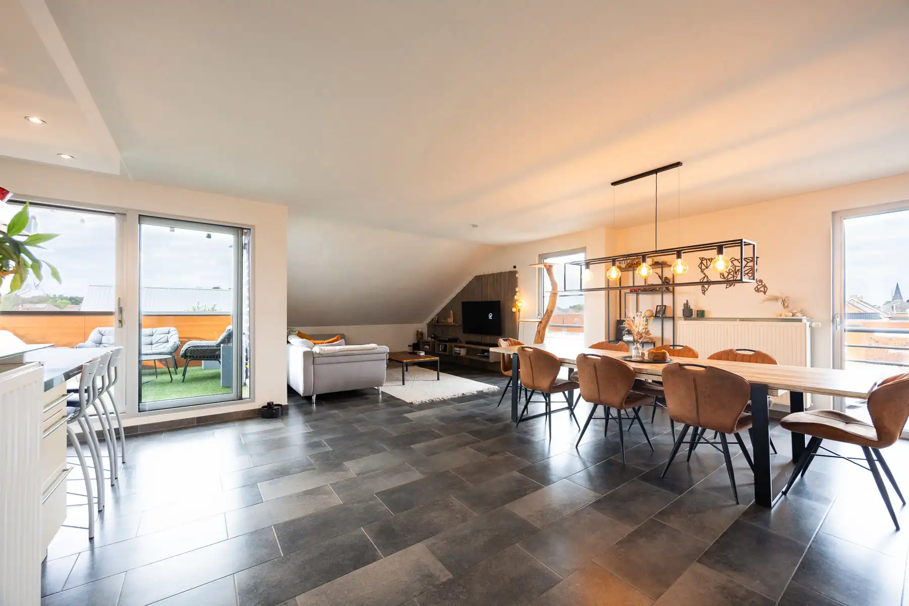 Prachtig dakappartement met ruime zolder en carport! foto 5